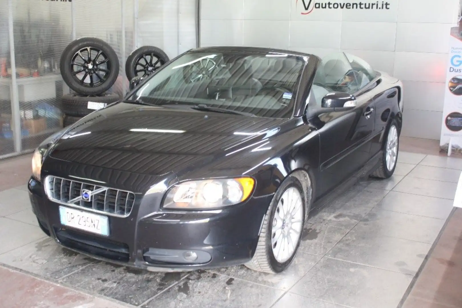 Volvo C70 2.4 D5 20V Summum Schwarz - 2