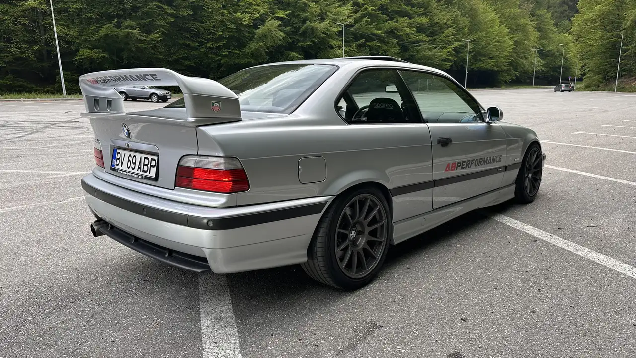 BMW 320i, foto 4
