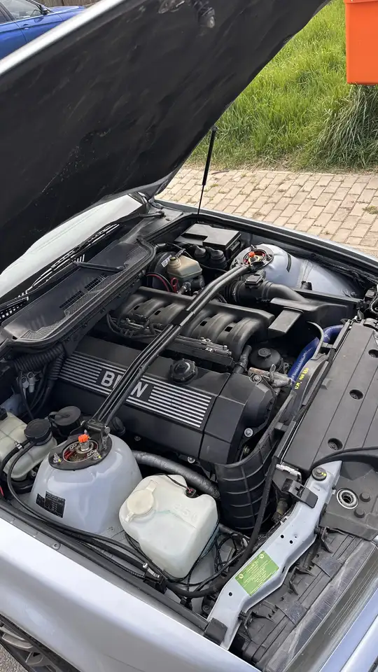 BMW 320i, foto 8