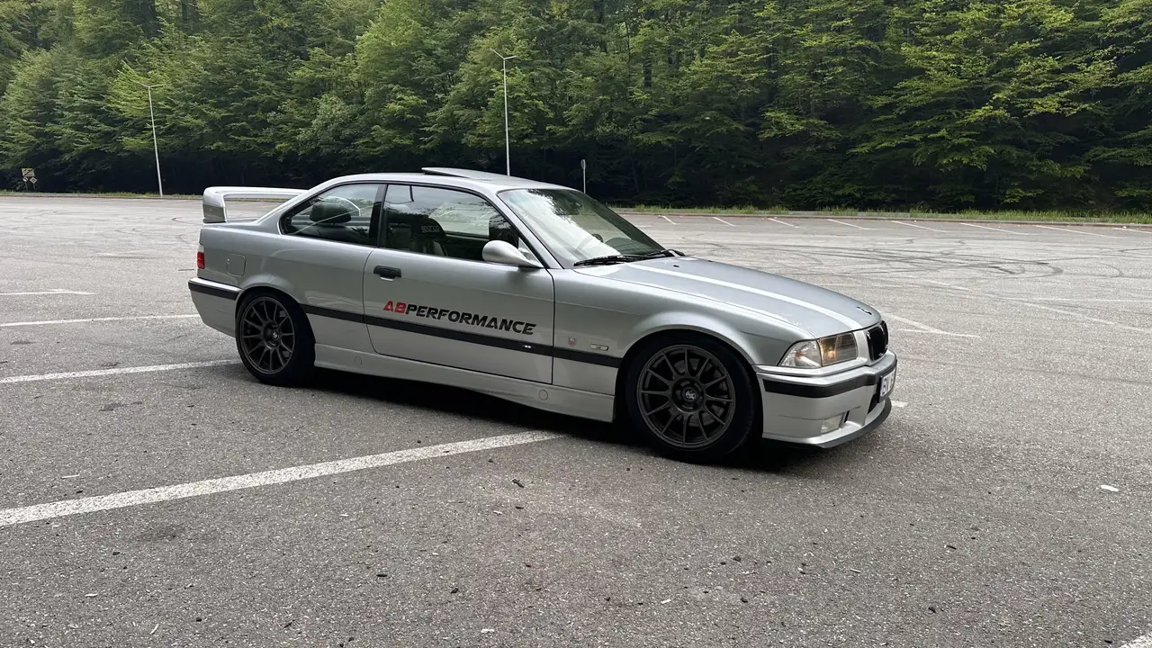 BMW 320i, foto 2