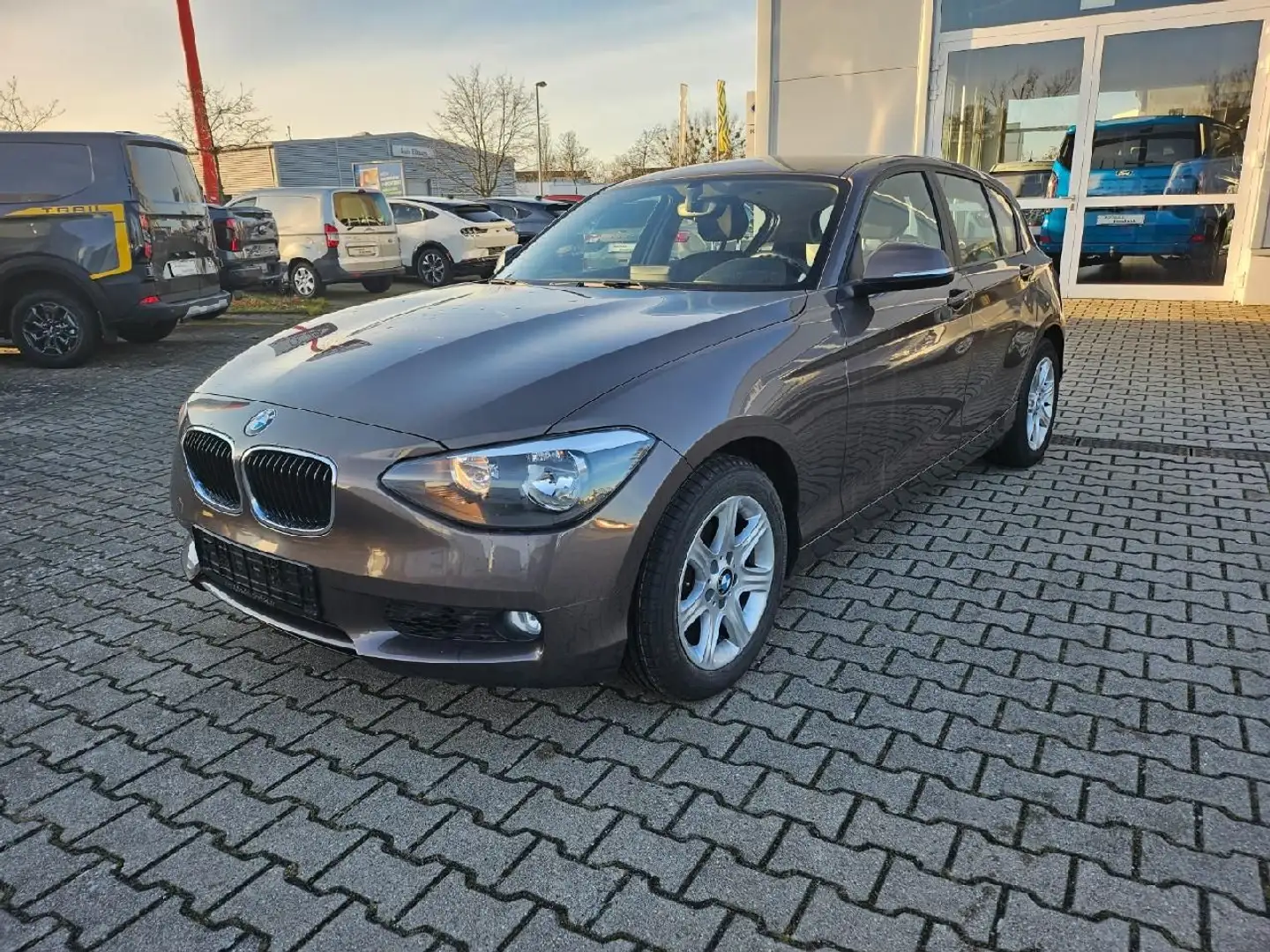 BMW 116 Serie 1 Lim. 5-trg. 116 i Braun - 1