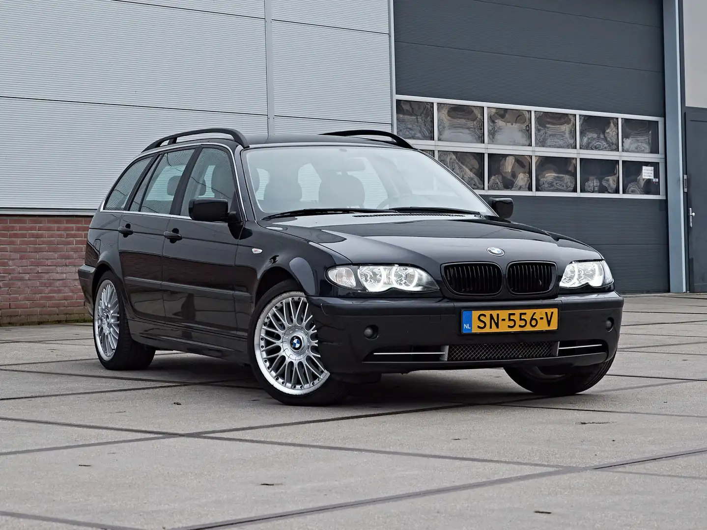 BMW 330 i Touring (met nieuwe koppeling) Zwart - 1