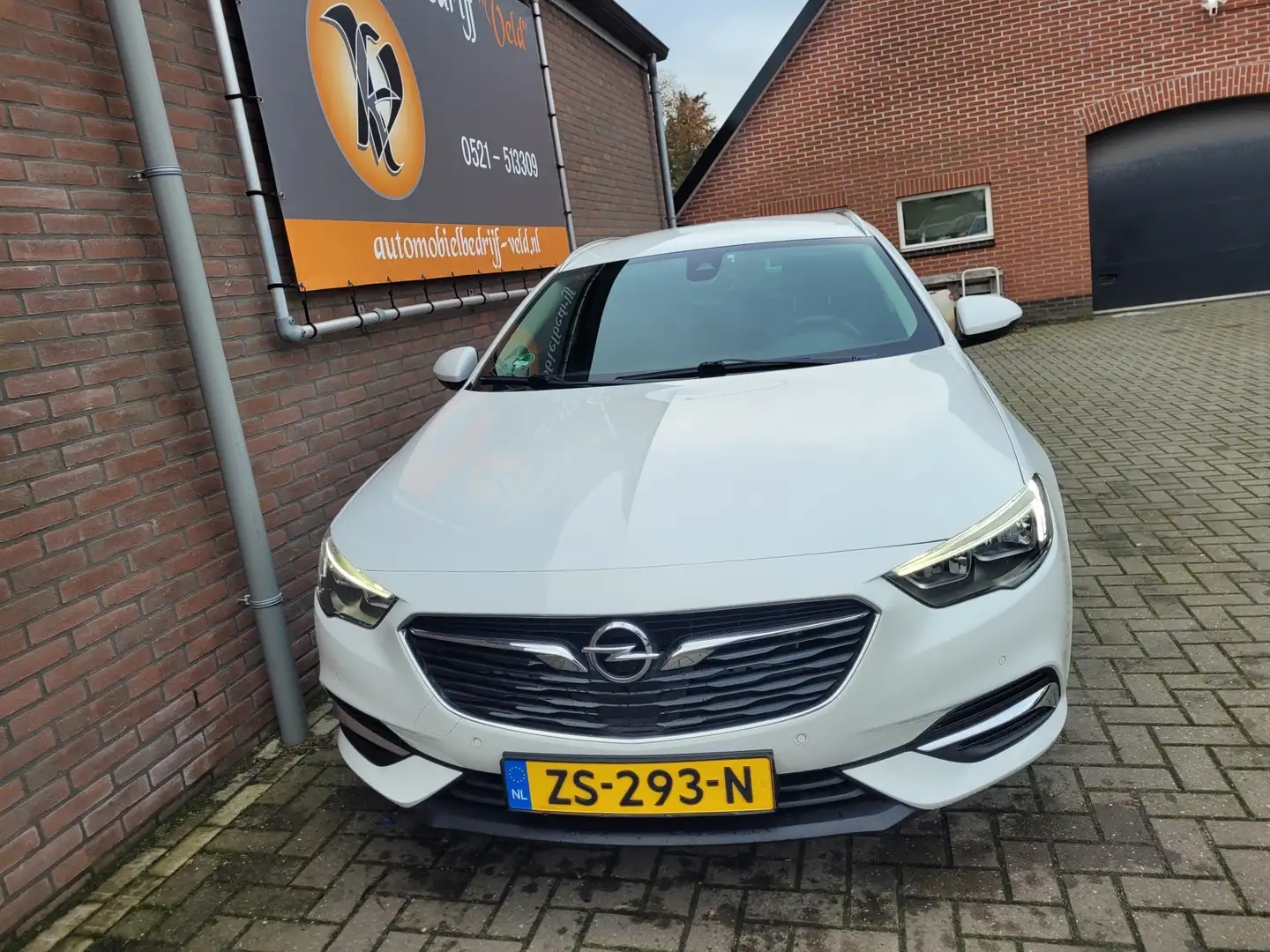 Opel Insignia Sports Tourer 1.5 Turbo Business Executive Wit - 2