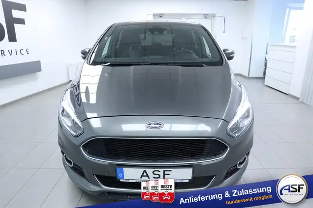 Ford S-Max view 3