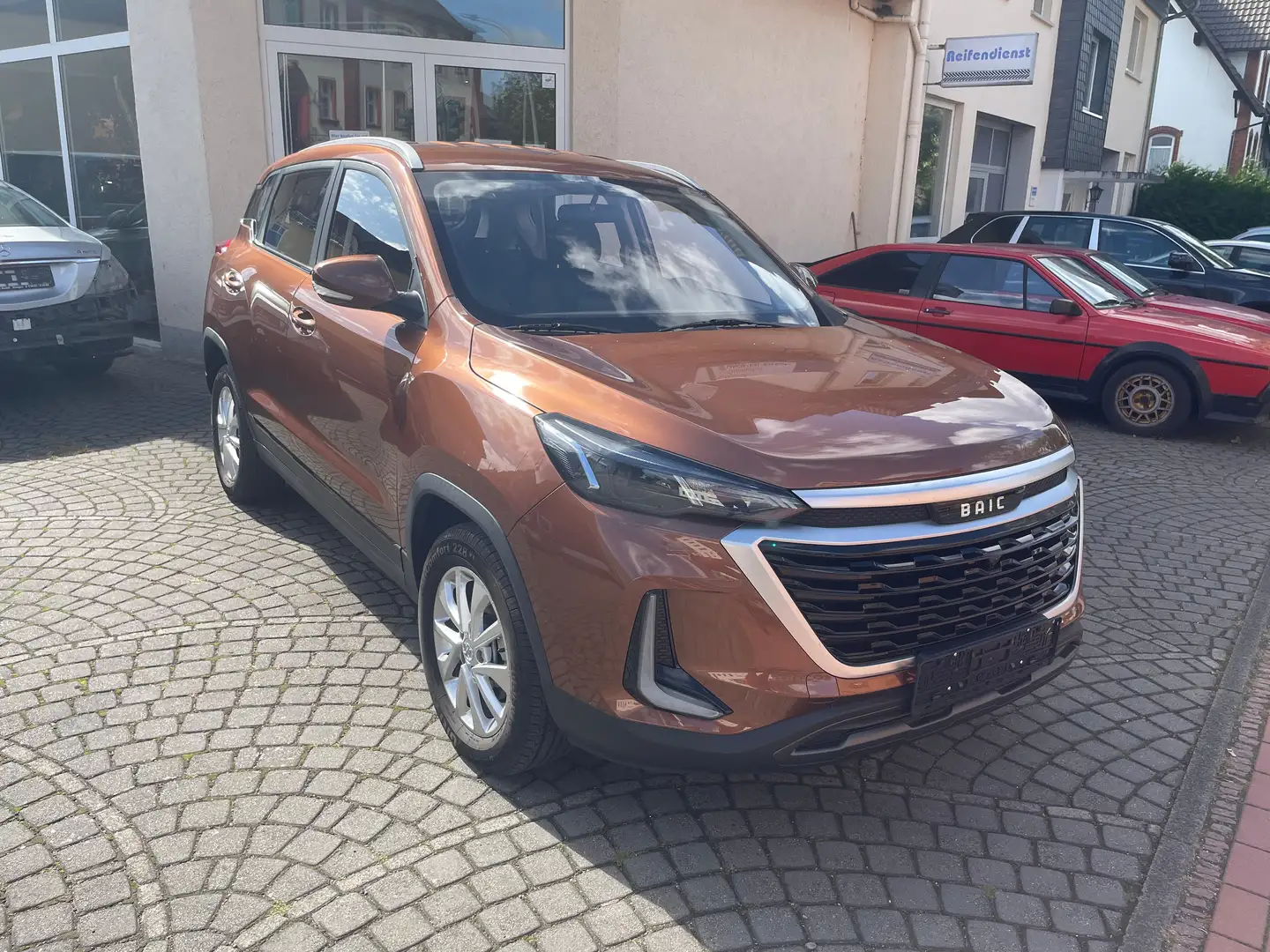 BAIC Senova X35 Beijing  X35 1,5 Turbo Fashion Braun - 1