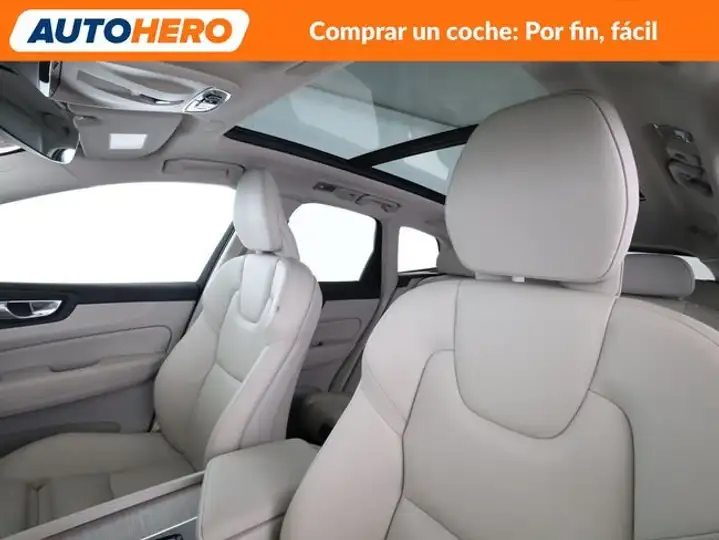 Volvo XC60 2021, foto 20
