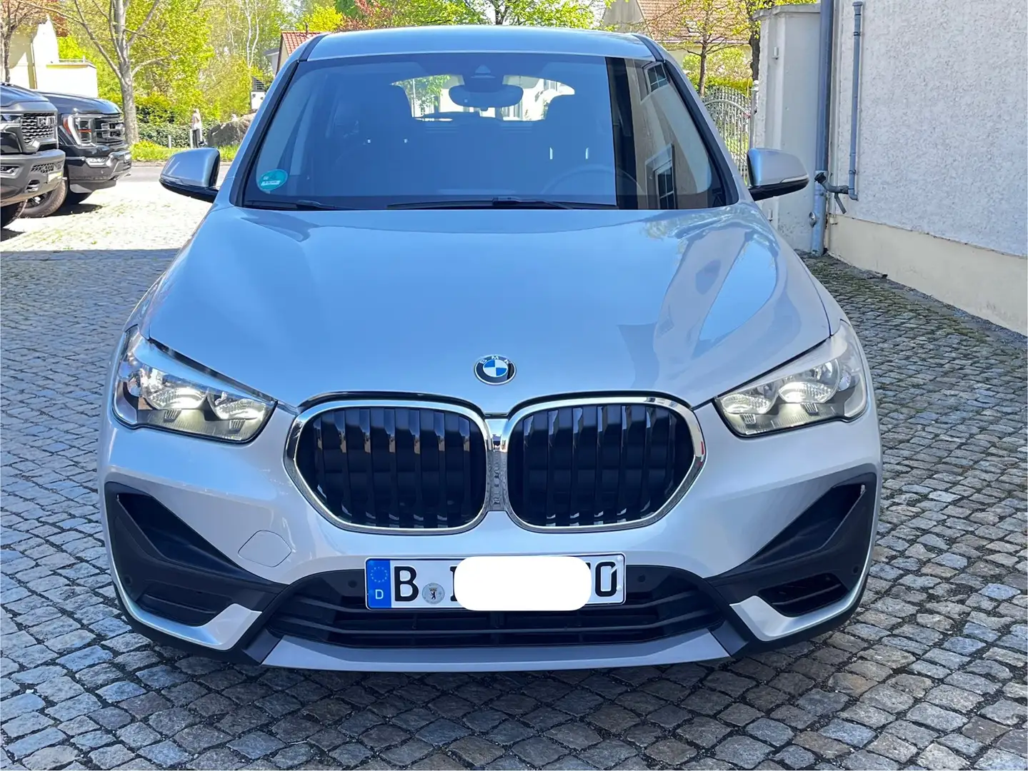 BMW X1 X1 sDrive20i Aut. Advantage Silber - 1