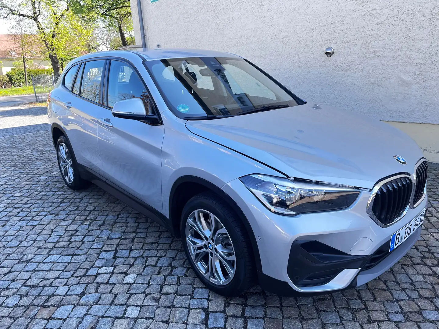 BMW X1 X1 sDrive20i Aut. Advantage Silber - 2