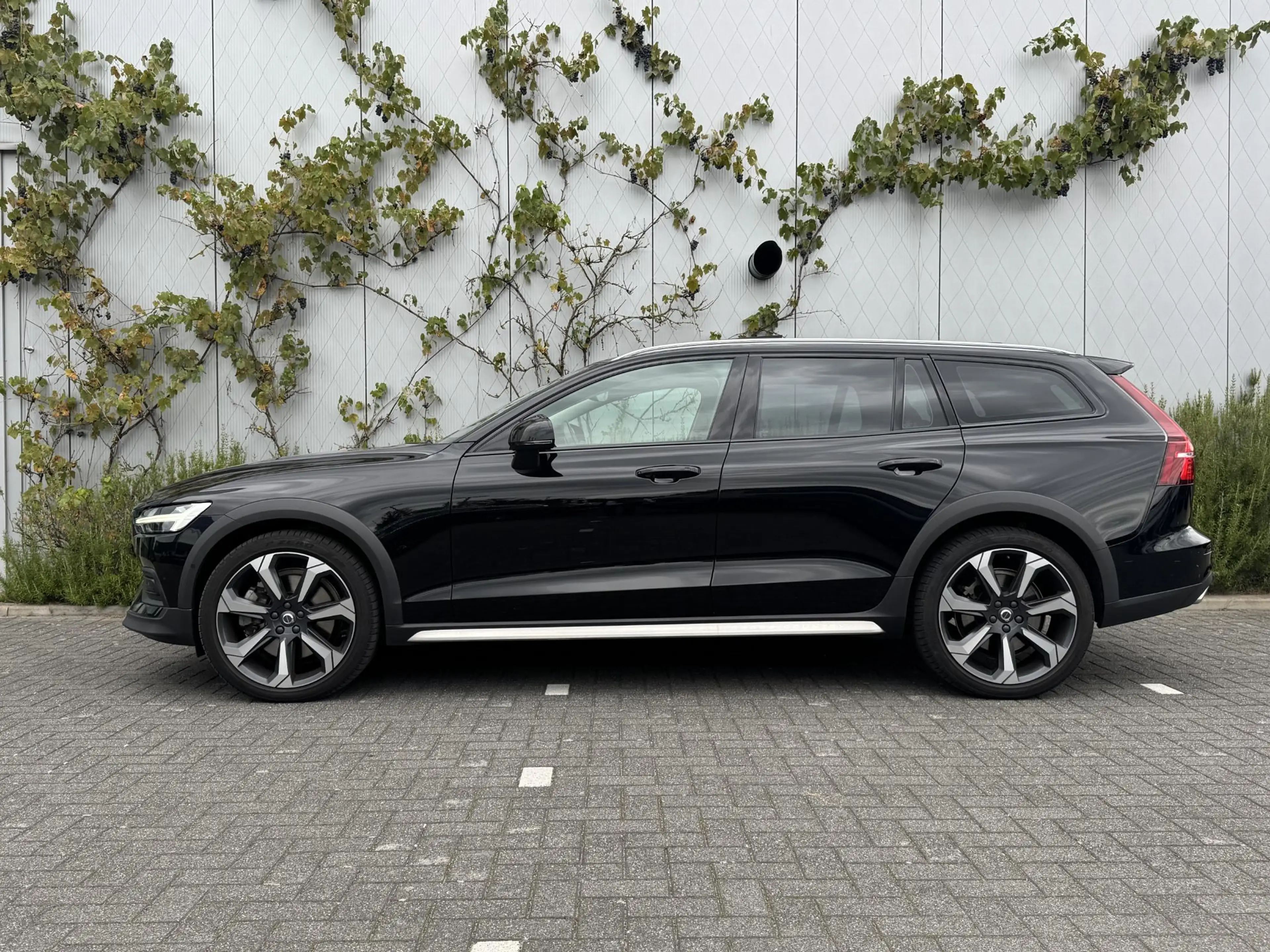 Volvo V60 Cross Country 2.0 B5 AWD Pro | Trekhaak | Panoramadak | Achterui — photo 2