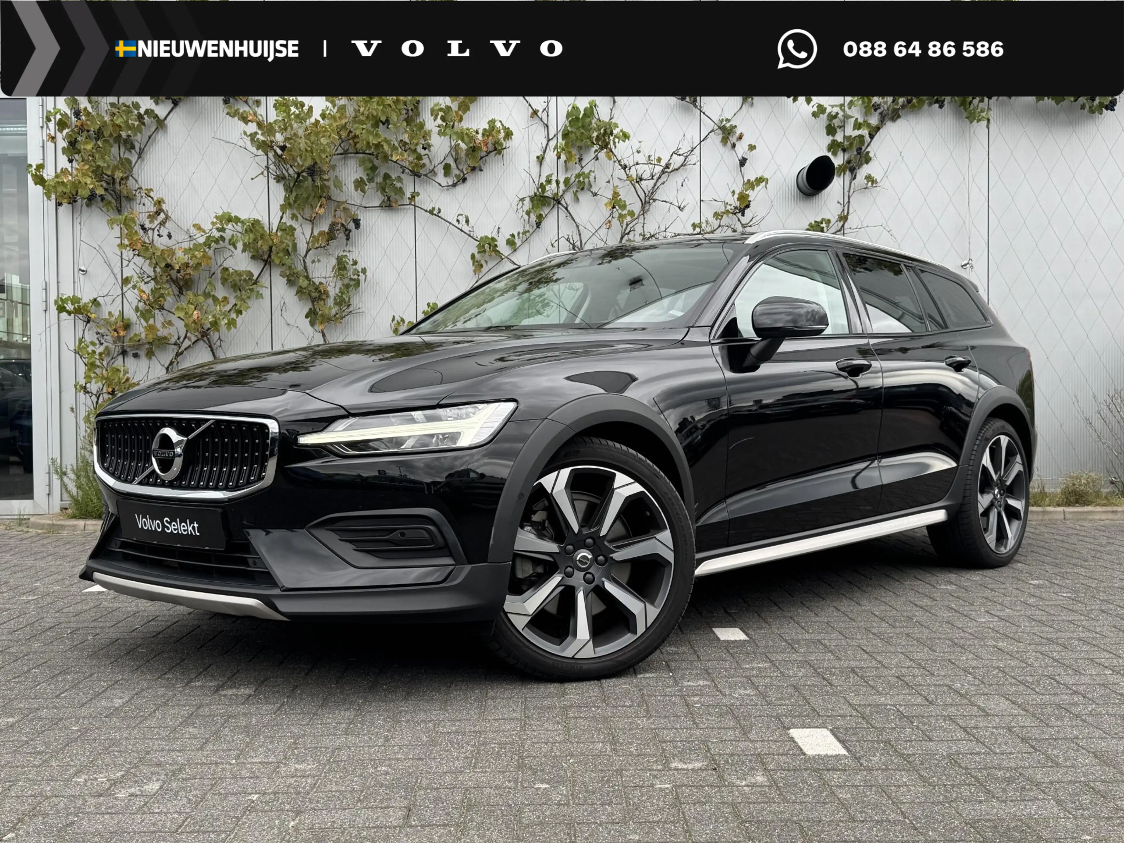 Volvo V60 Cross Country 2.0 B5 AWD Pro | Trekhaak | Panoramadak | Achterui