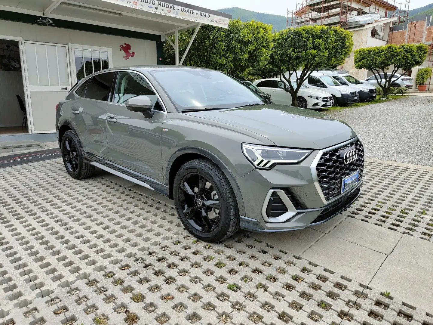 Audi Q3 SPB 1.4 benzina/elettrica Grigio - 2