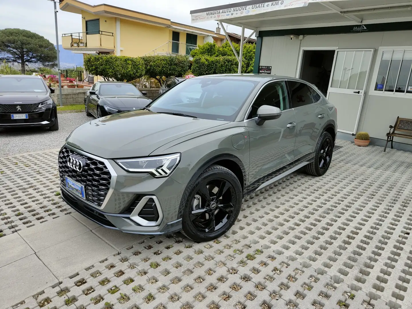 Audi Q3 SPB 1.4 benzina/elettrica Grigio - 1