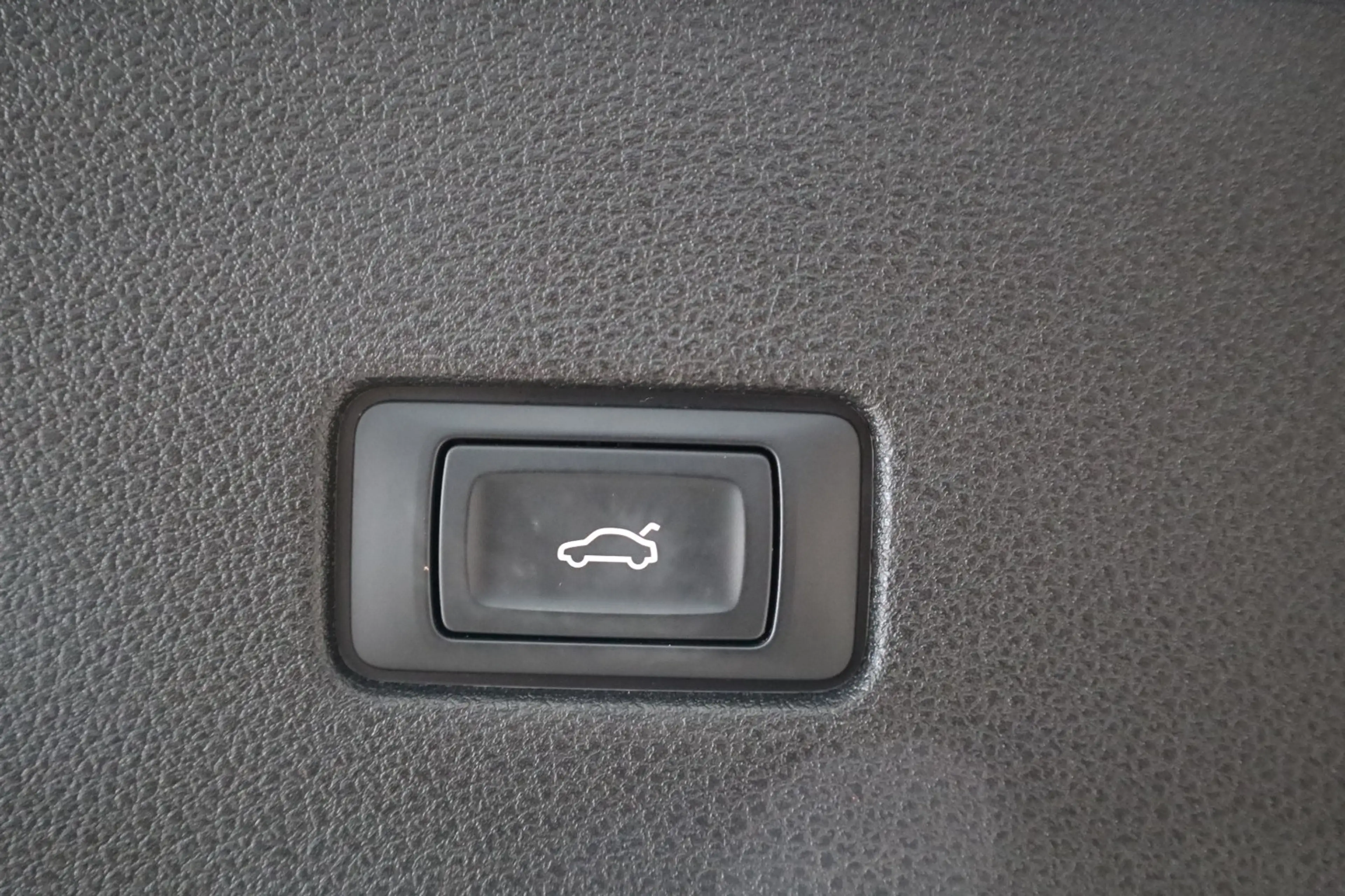 Audi Q8 55 TFSI quattro S-Line — photo 12