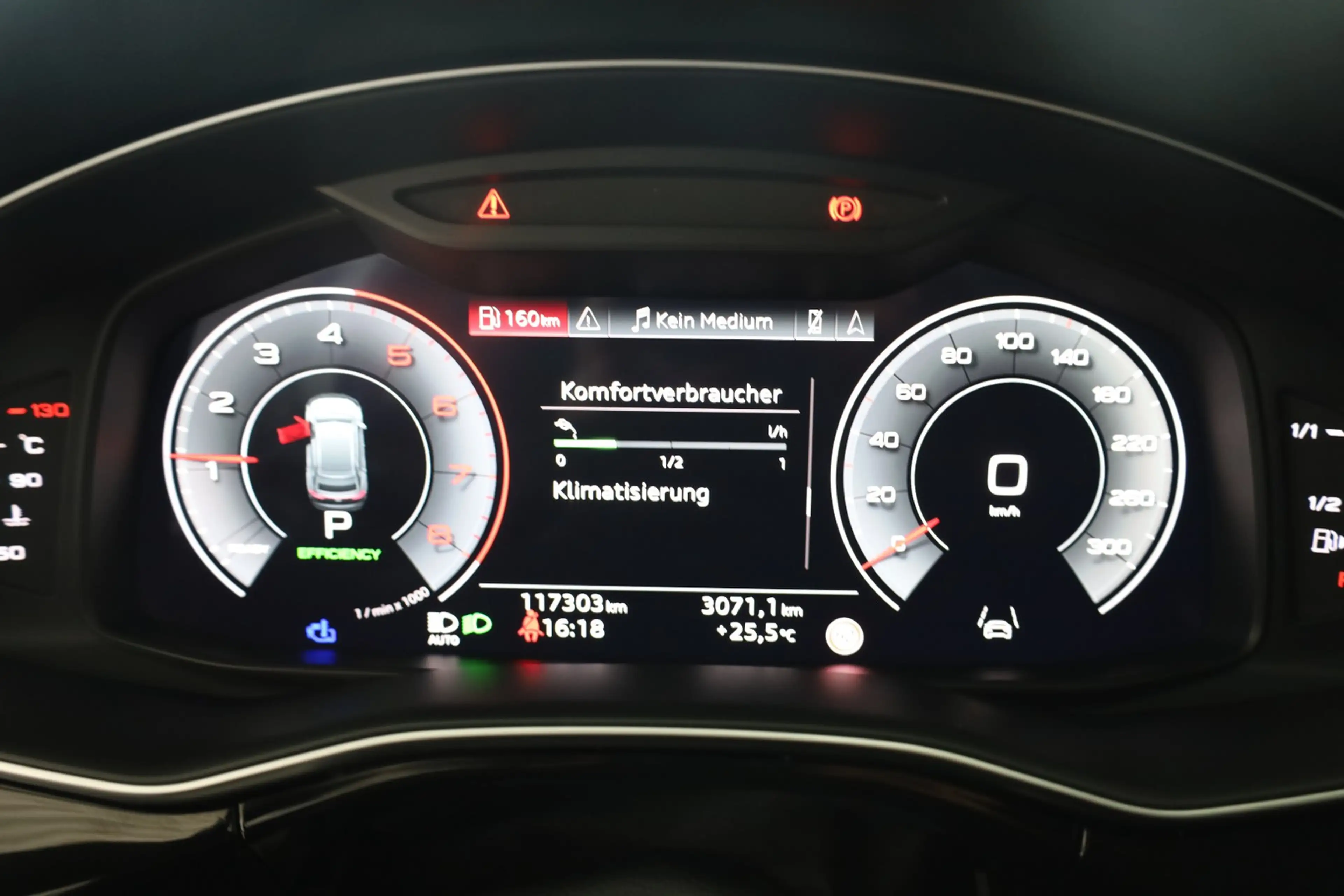 Audi Q8 55 TFSI quattro S-Line — photo 24