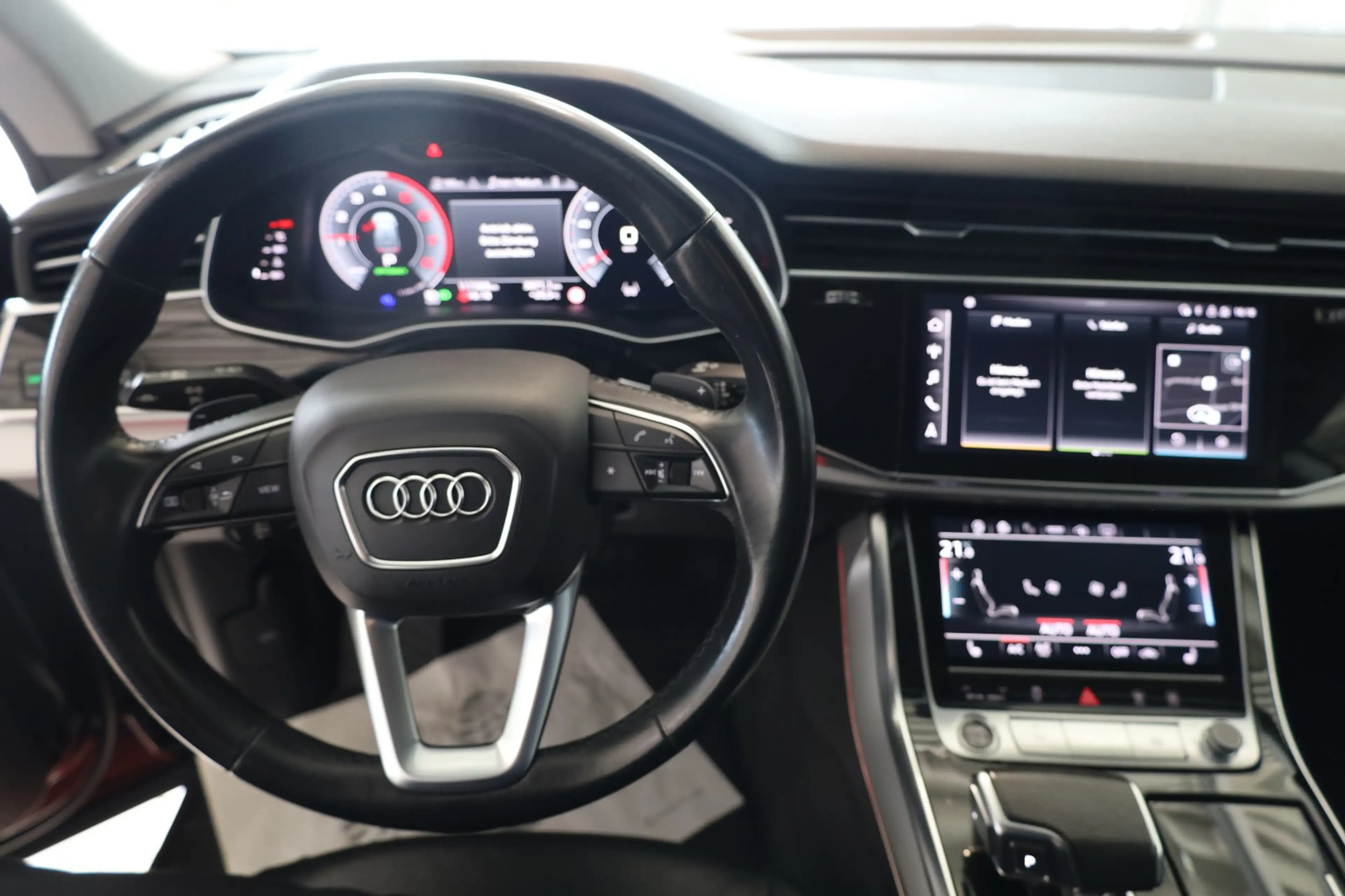 Audi Q8 55 TFSI quattro S-Line — photo 21