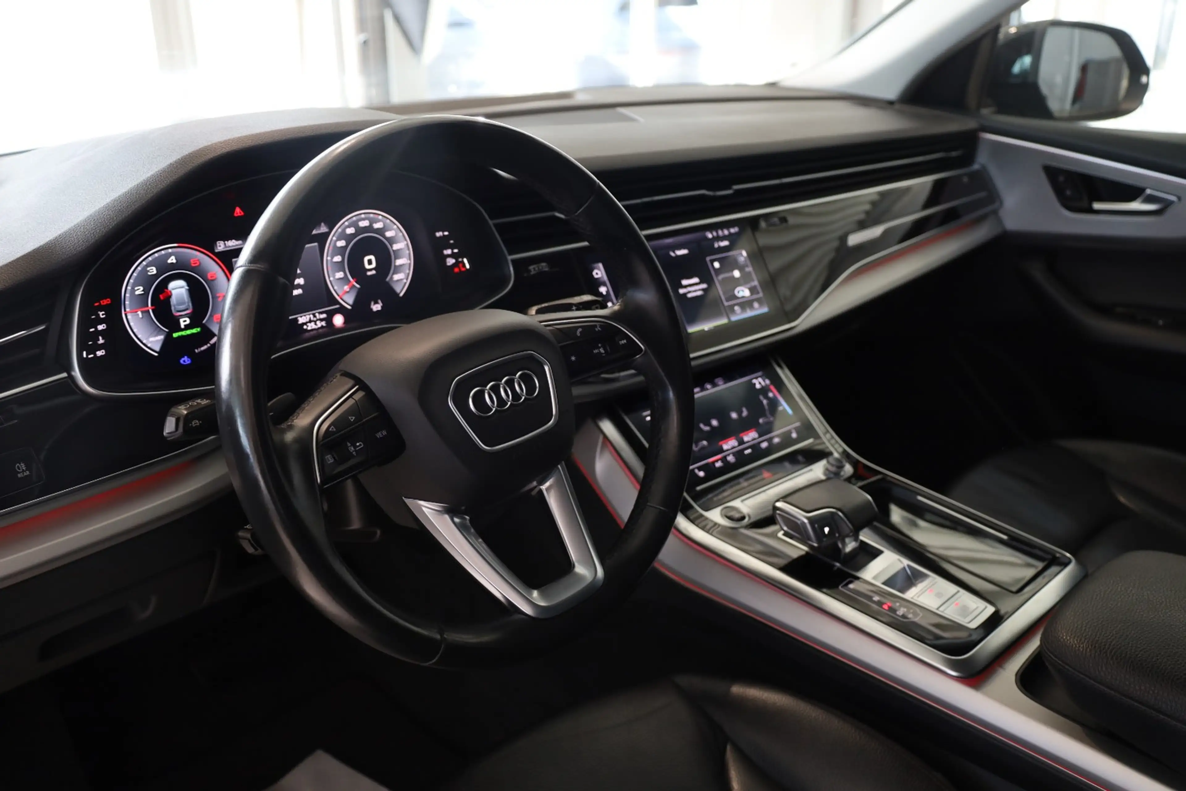 Audi Q8 55 TFSI quattro S-Line — photo 20
