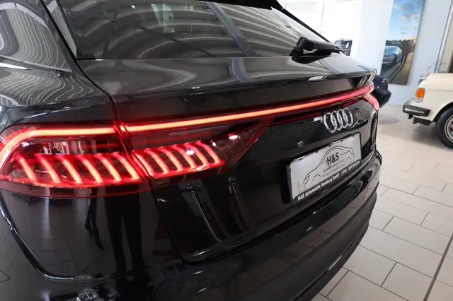 Audi Q8 view 7