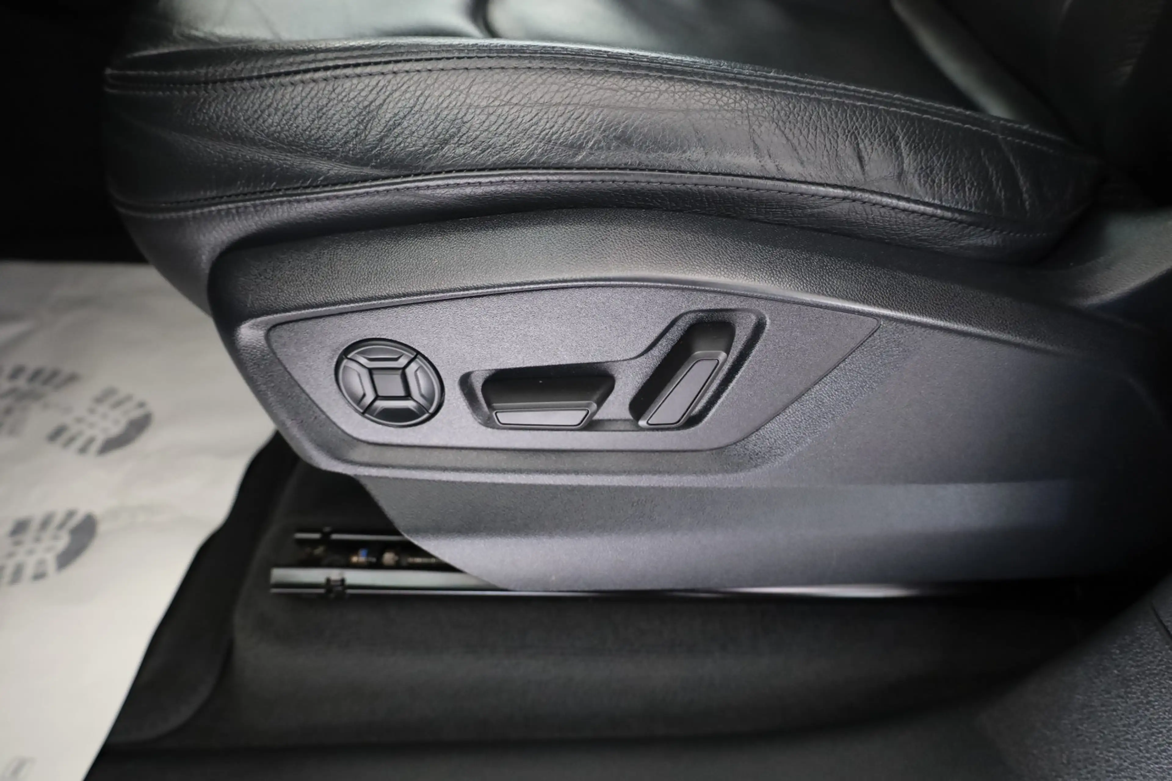 Audi Q8 55 TFSI quattro S-Line — photo 19
