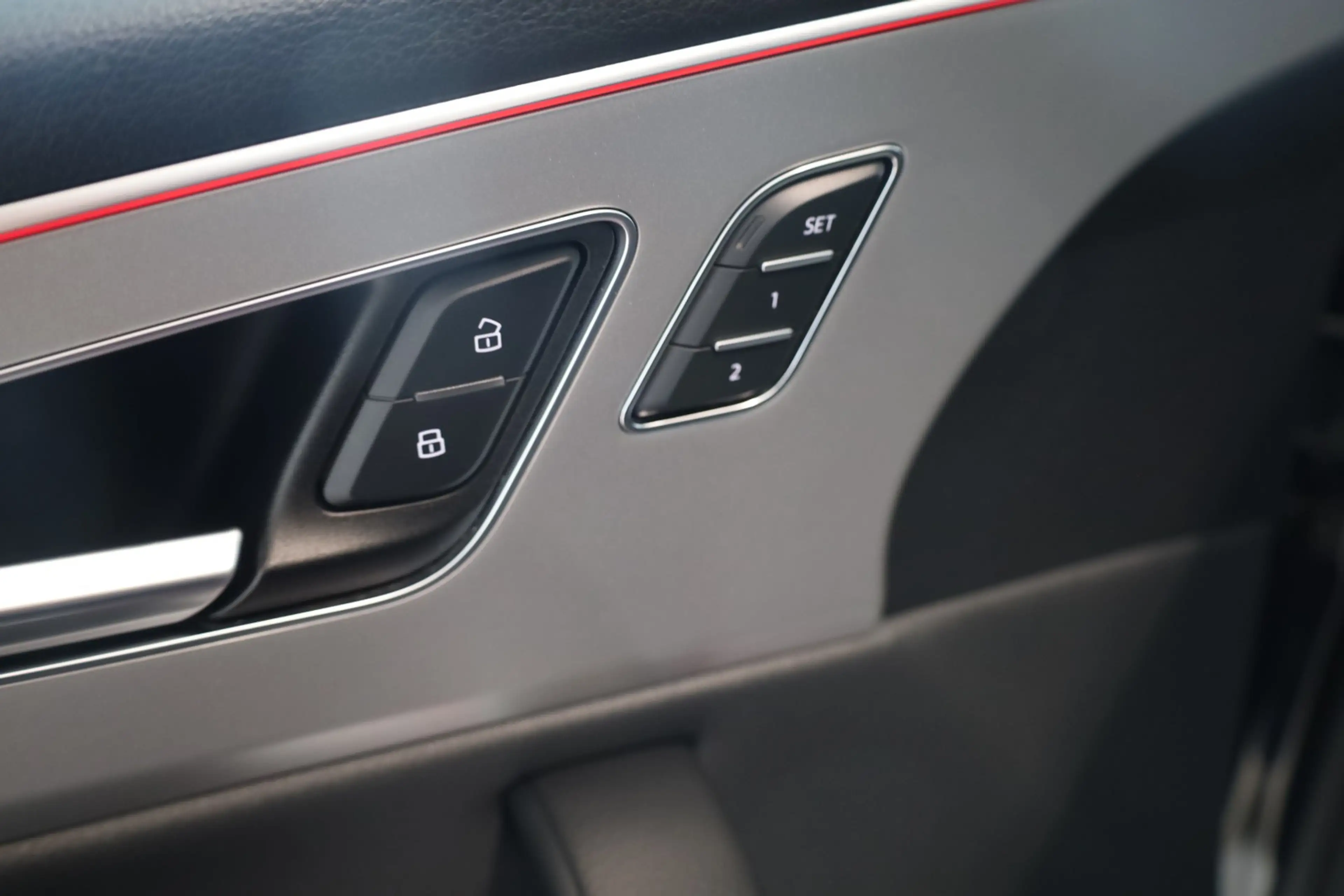 Audi Q8 55 TFSI quattro S-Line — photo 18