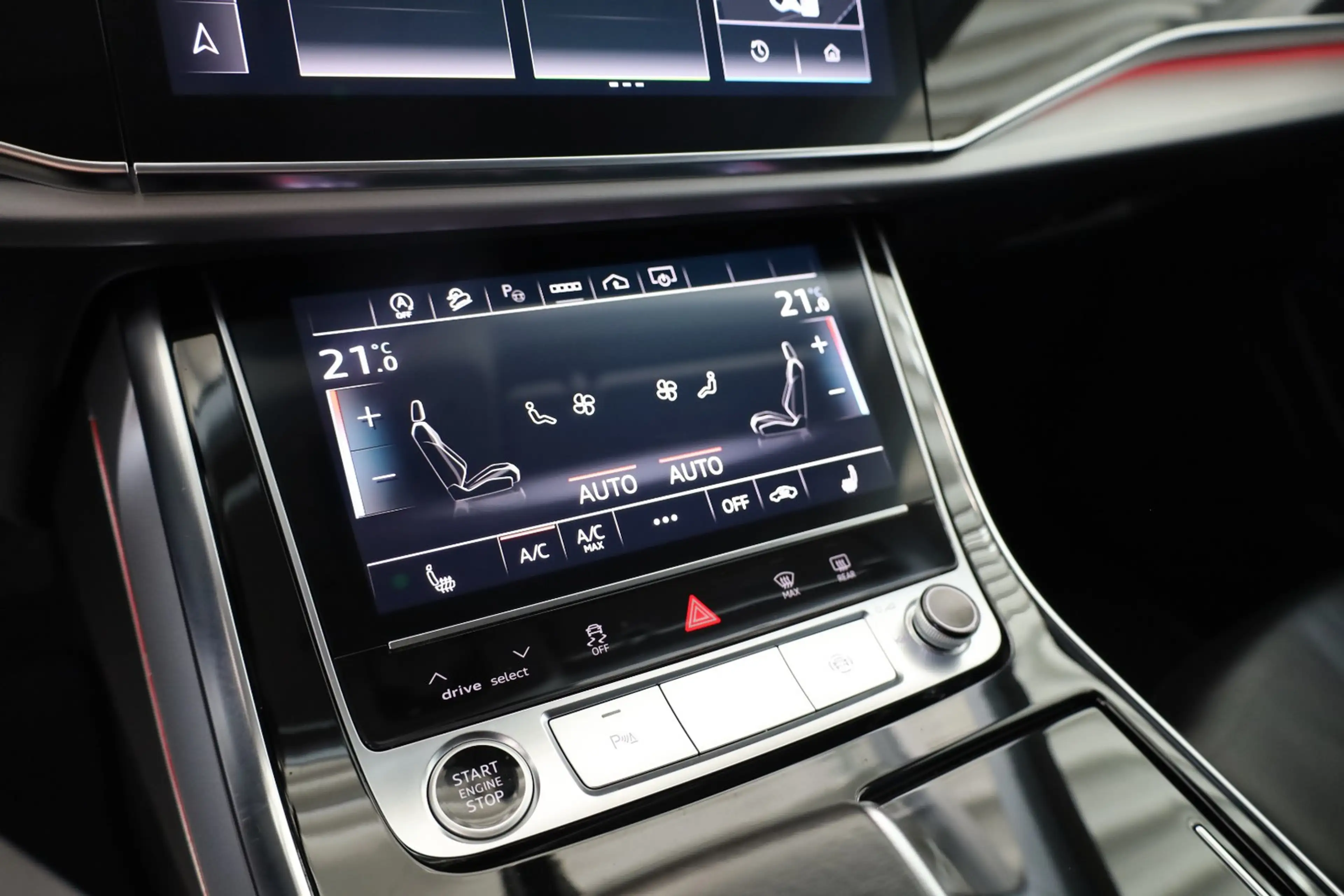 Audi Q8 55 TFSI quattro S-Line — photo 26