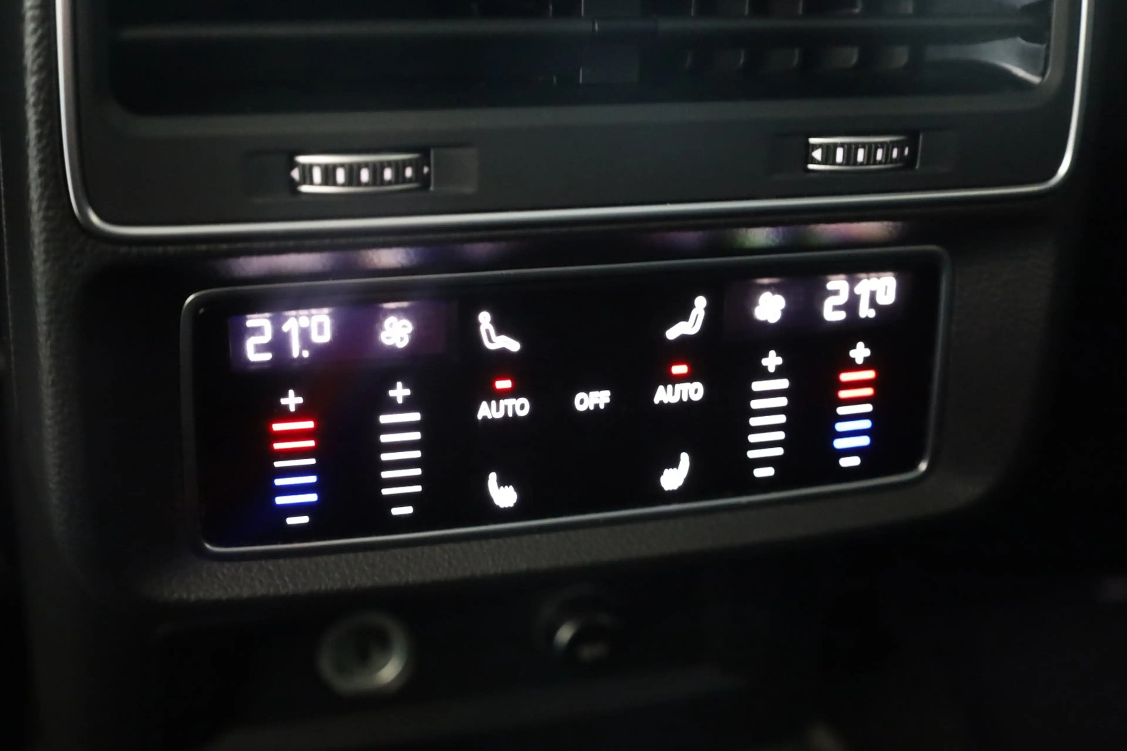 Audi Q8 55 TFSI quattro S-Line — photo 14