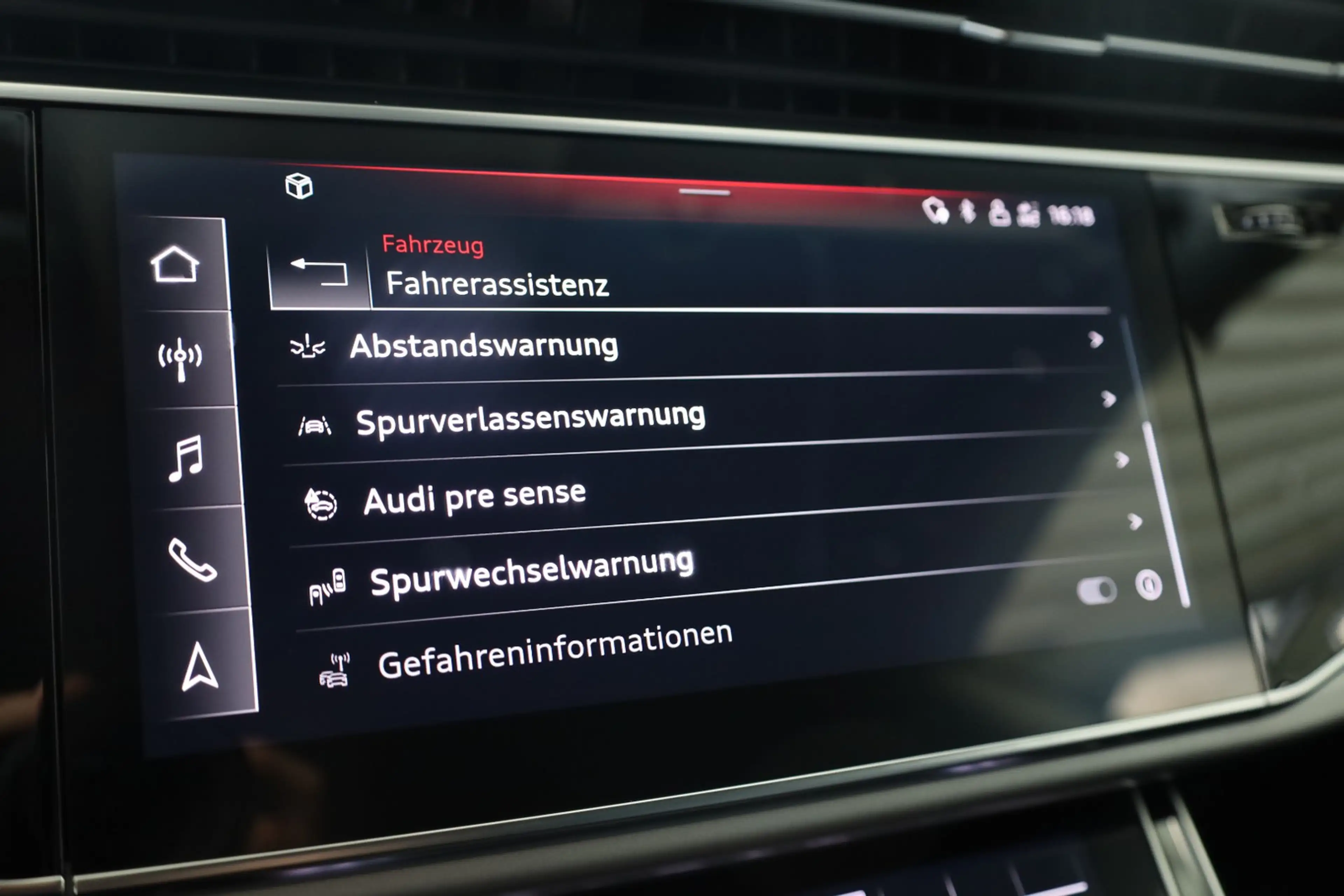 Audi Q8 55 TFSI quattro S-Line — photo 33