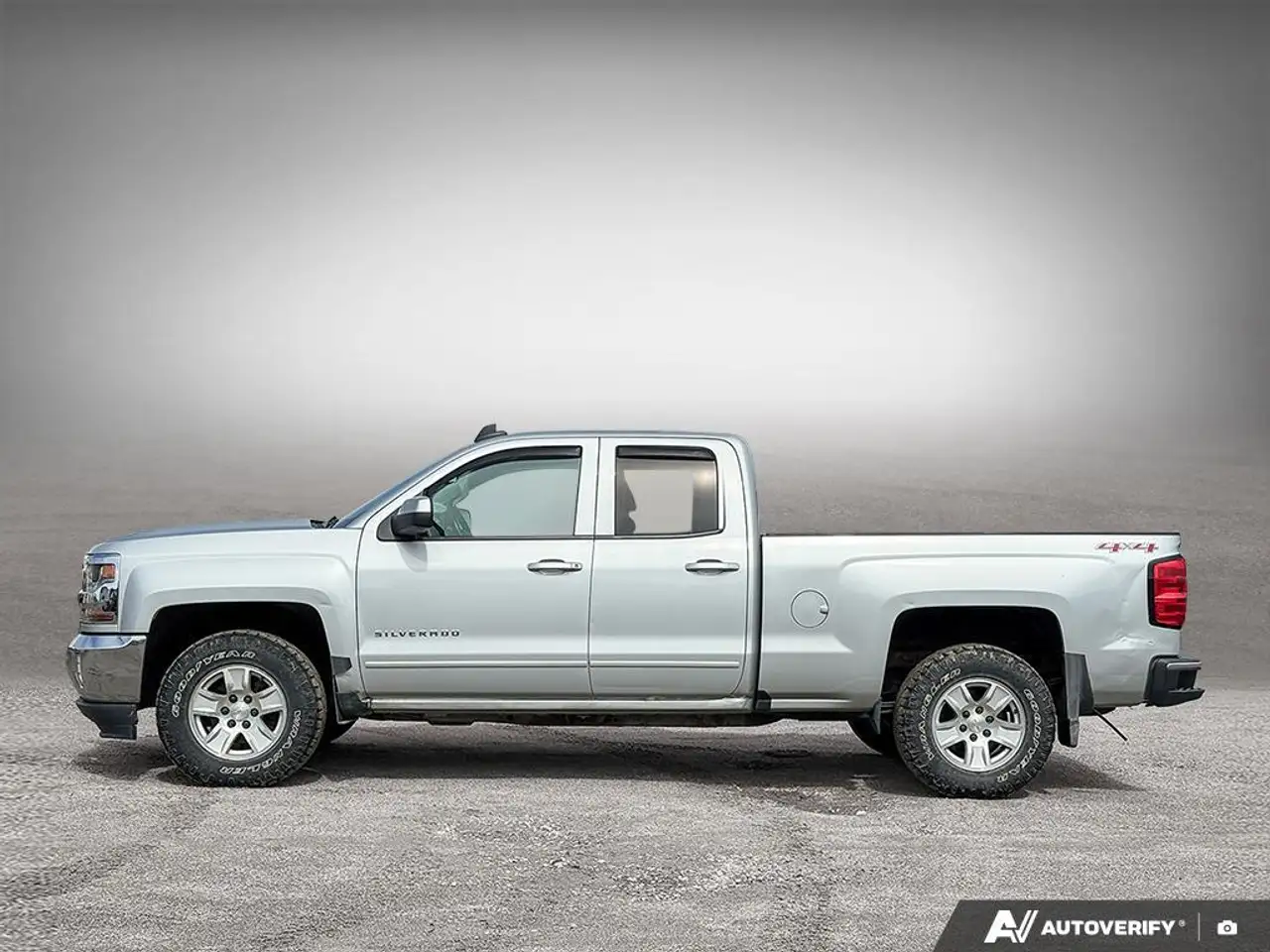 Chevrolet Silverado 1500 снимка Chevrolet Silverado 1500
