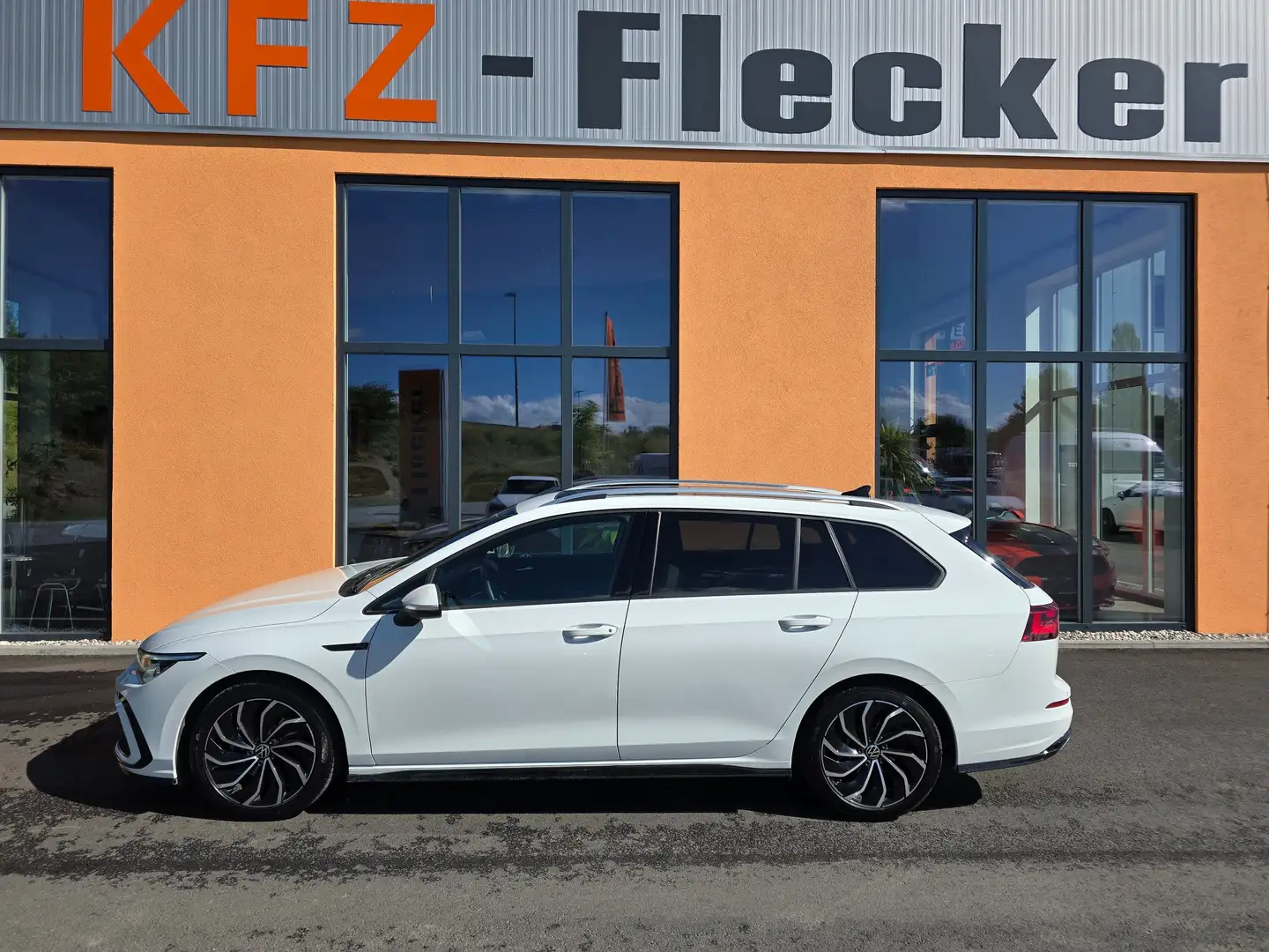 Volkswagen Golf Variant 150 R-Line DSG eTSI Weiß - 2