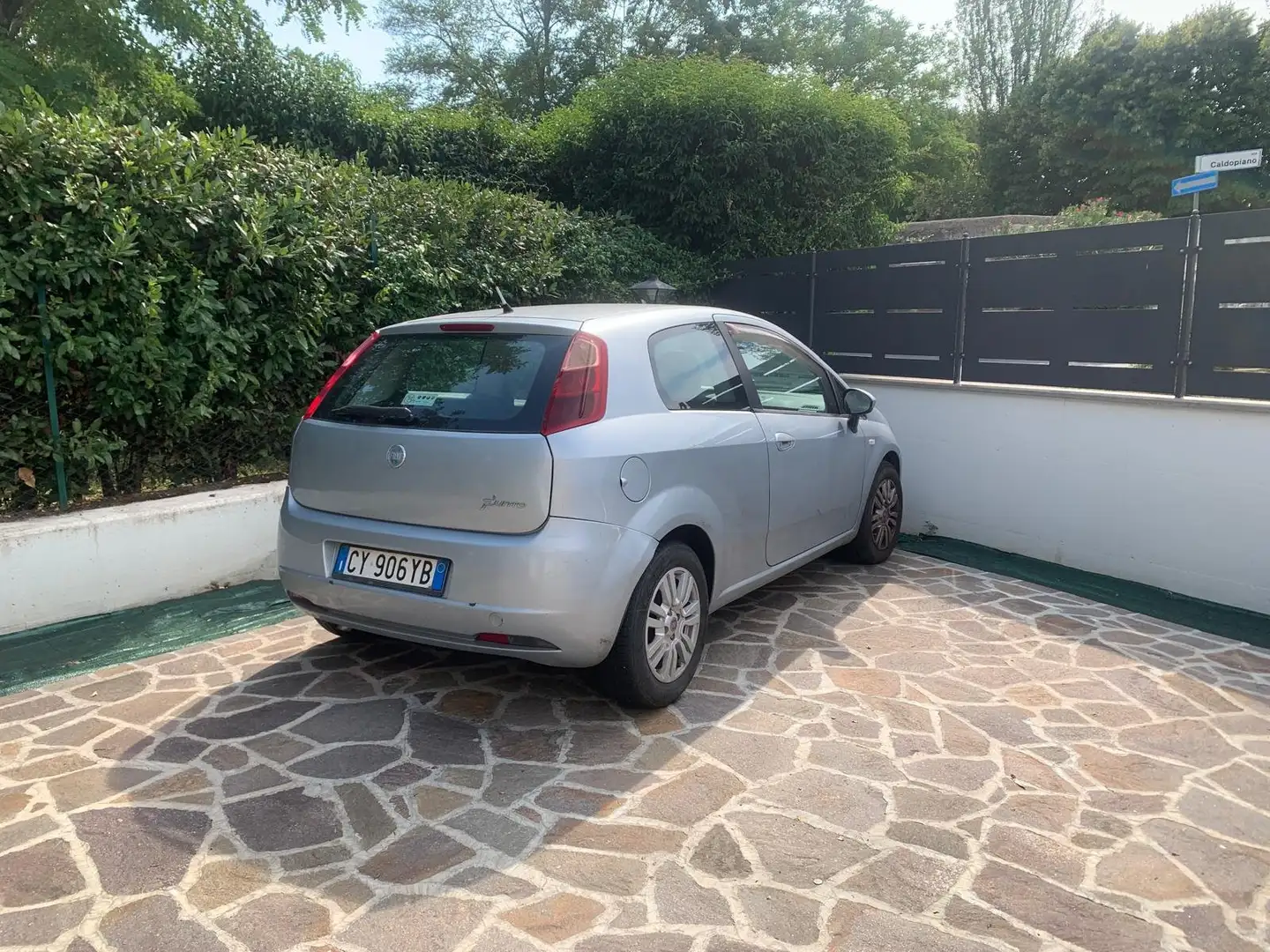 Fiat Punto Punto 3p 1.3 mjt 16v Dynamic Plateado - 1