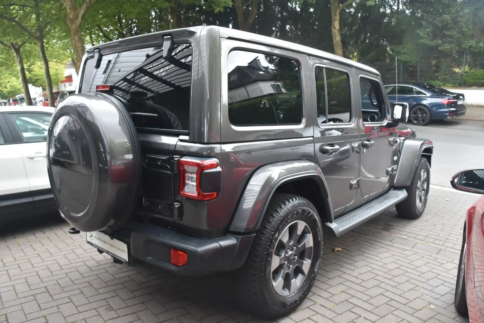 Jeep Wrangler Unlimited Sahara LED Navi Leder Kamera Grau - 2