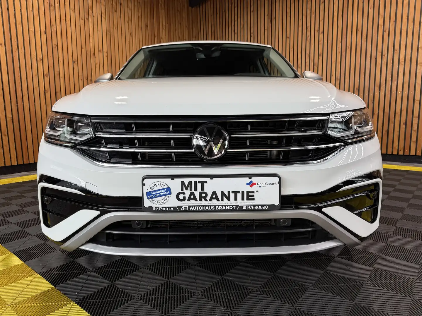 Volkswagen Tiguan Allspace 2,0TDI Eleg. 4M DSG Navi*Kam*AHK Weiß - 2