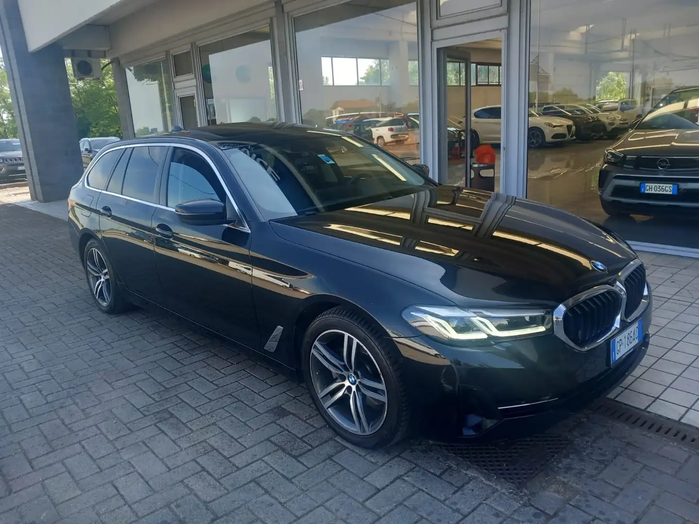 BMW 520 520d Touring mhev 48V Business auto Černá - 1