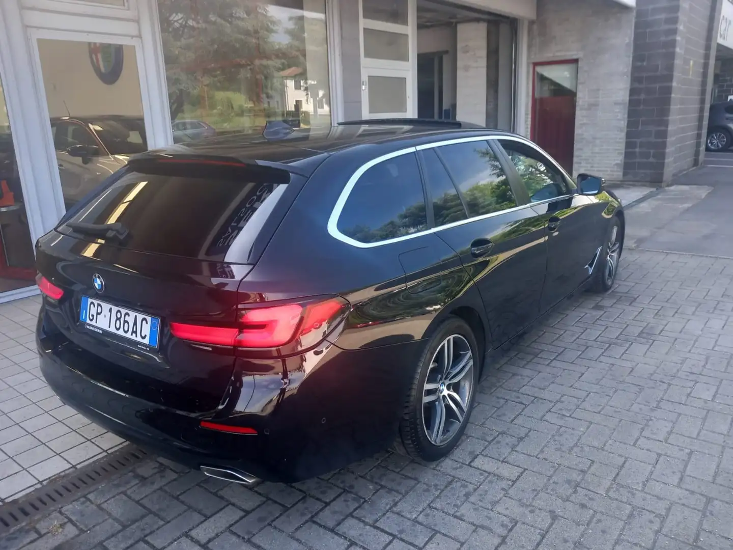 BMW 520 520d Touring mhev 48V Business auto Černá - 2