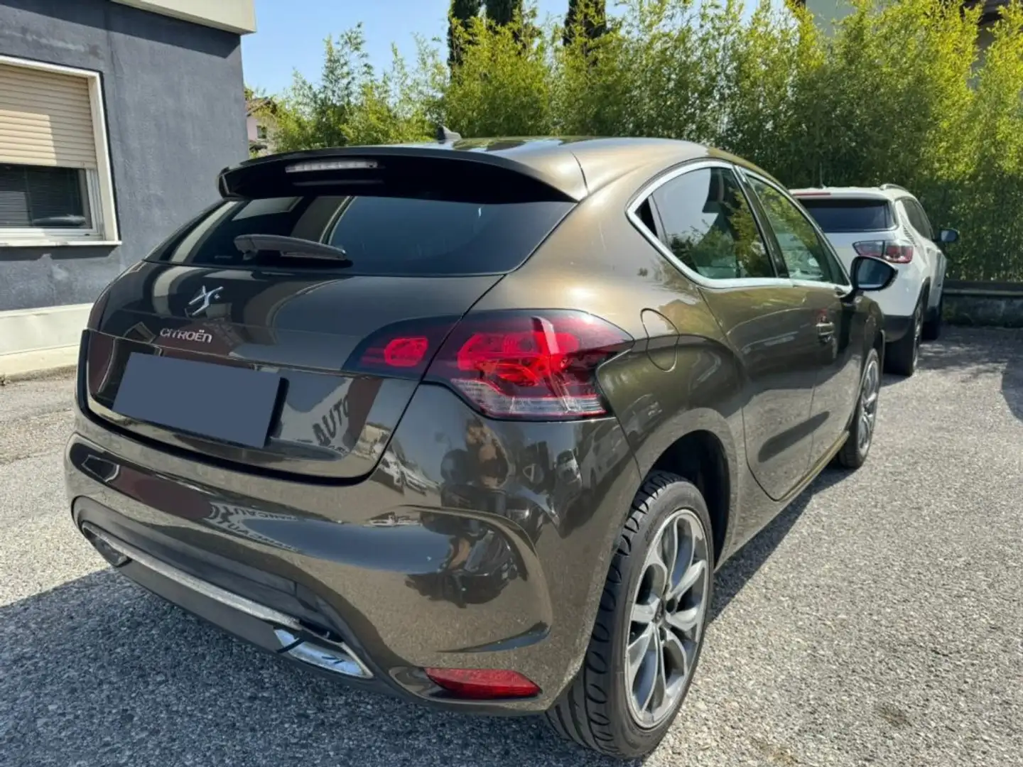 DS Automobiles DS 4 1.6 e-HDi 110 airdream CMP6 Chic Gris - 2