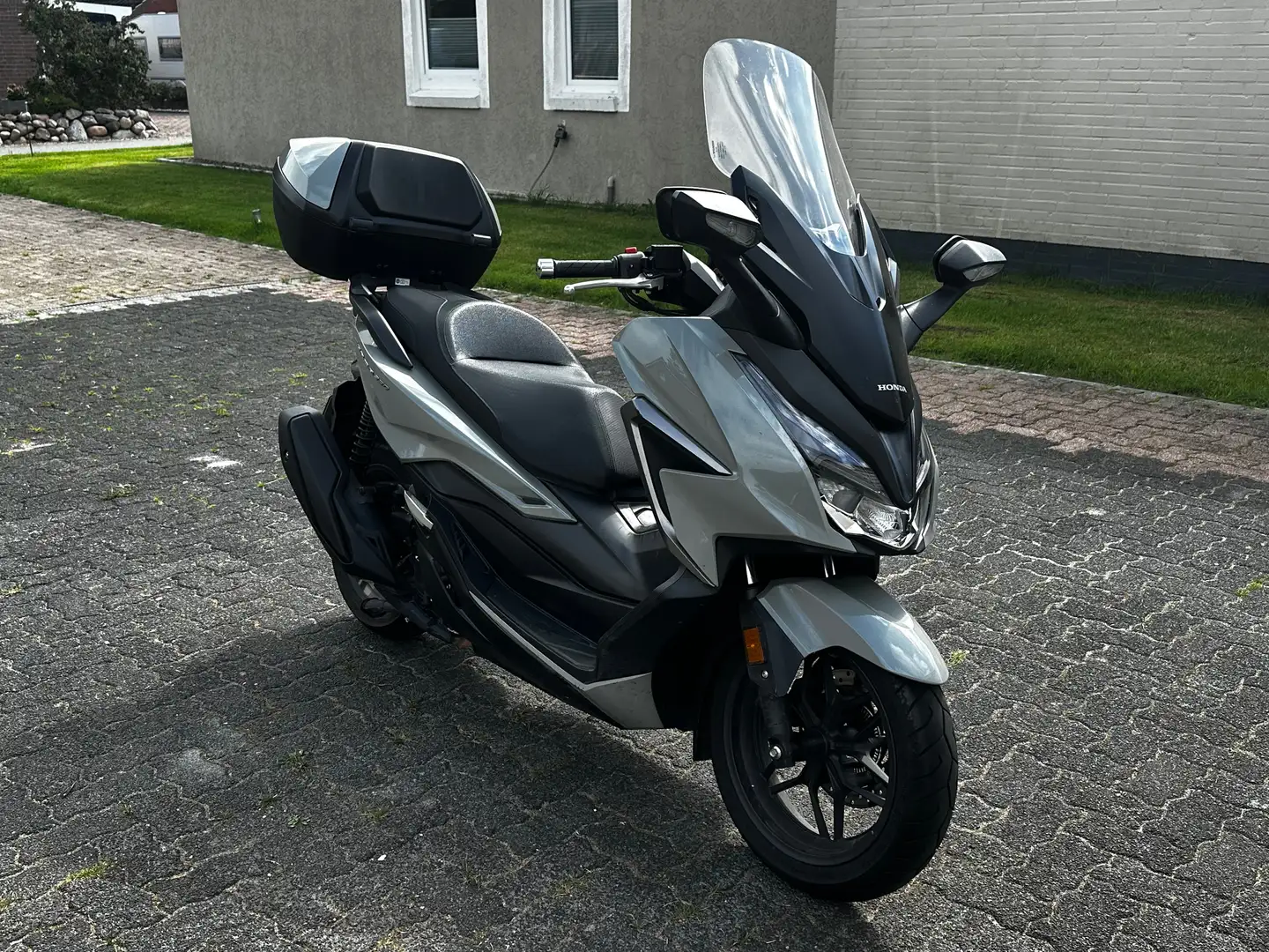 Honda Forza 350 Grau - 2