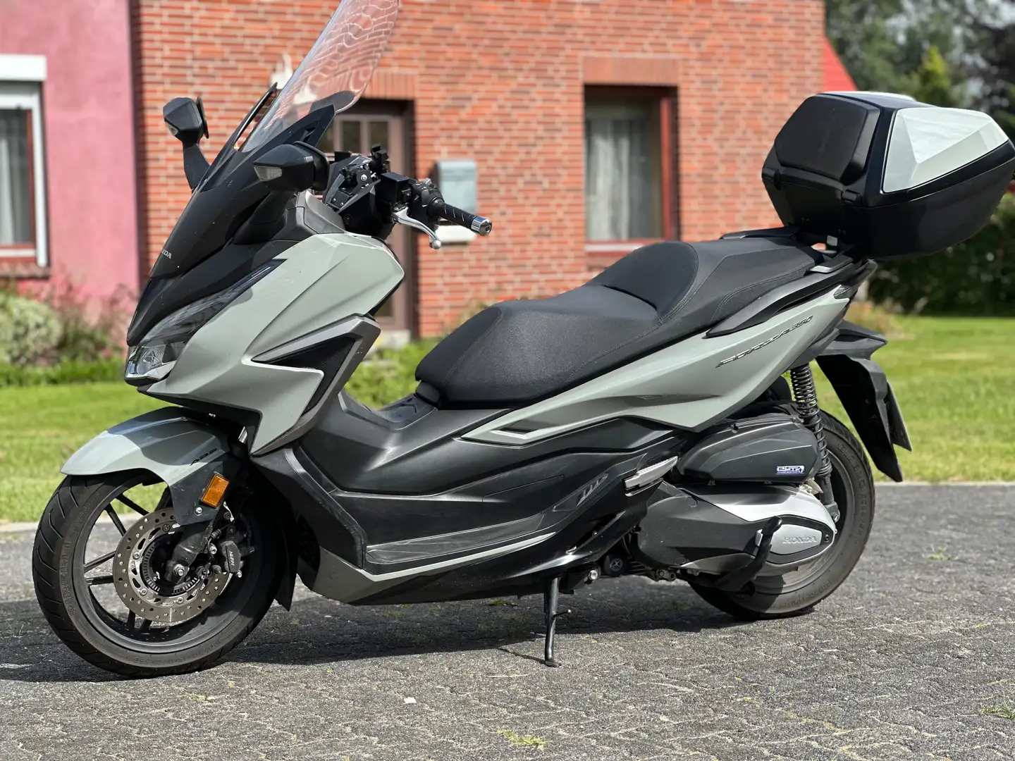 Honda Forza 350 Grey - 1