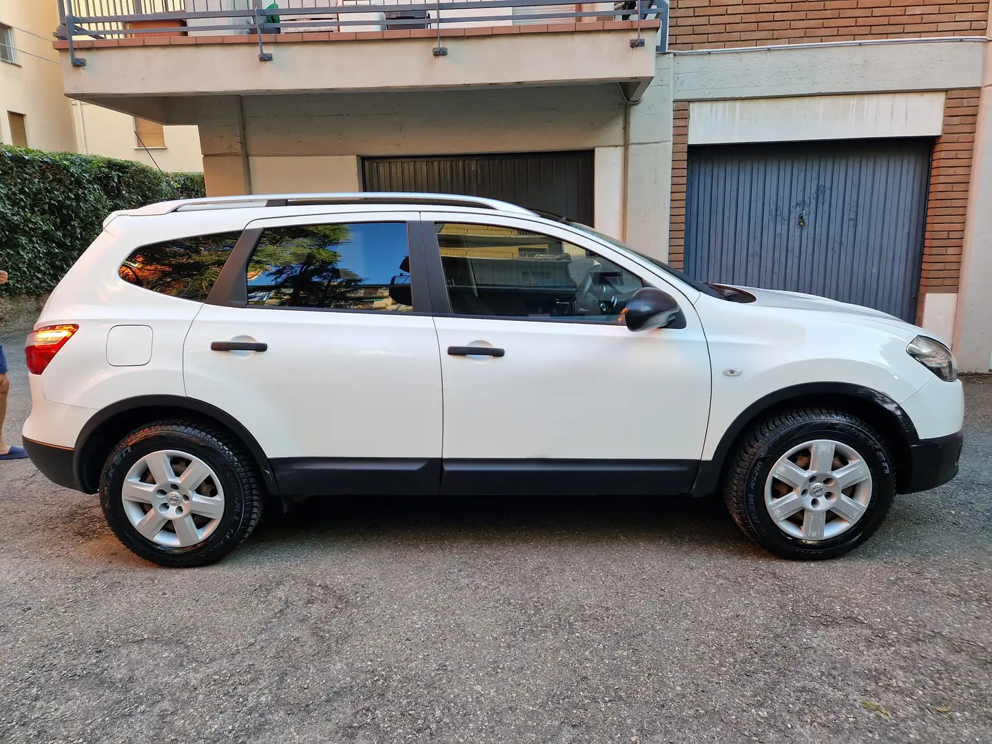 Nissan Qashqai+2 visia 1.6 benzina Bianco - 2