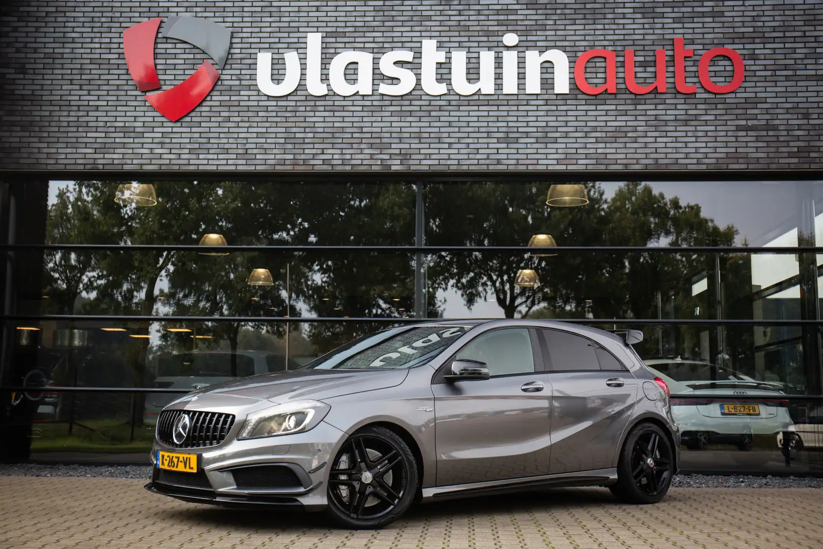 Mercedes-Benz A 45 AMG 4MATIC 360pk , Goed Onderhouden, Aero Pack, Harman Grau - 1