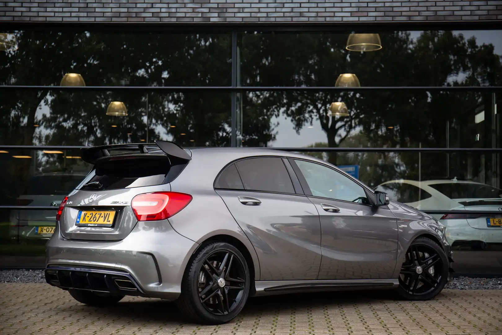 Mercedes-Benz A 45 AMG 4MATIC 360pk Grau - 2