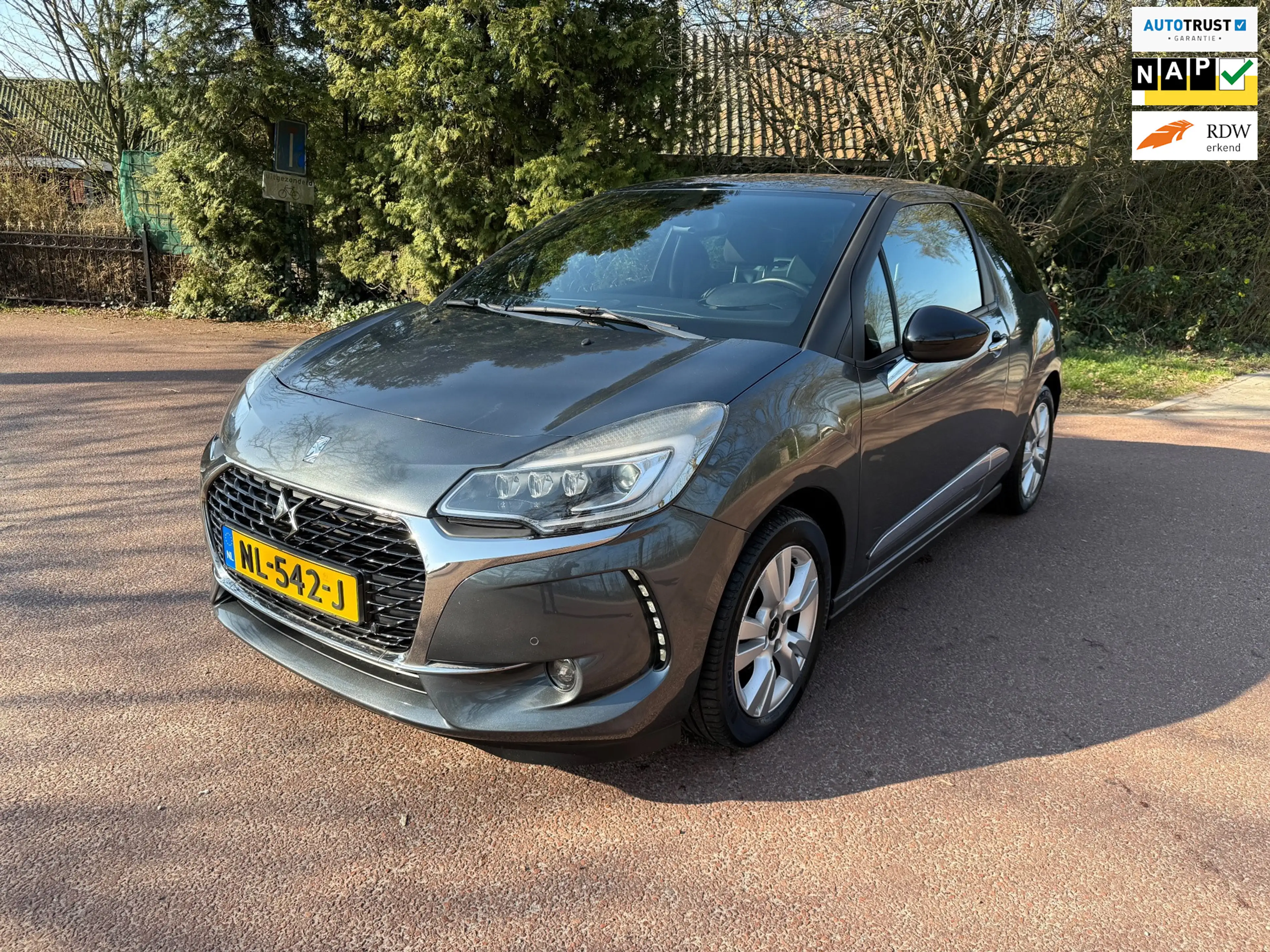 DS Automobiles DS 3 1.2 PureTech So Chic / Navi / Airco / xenon / NAP