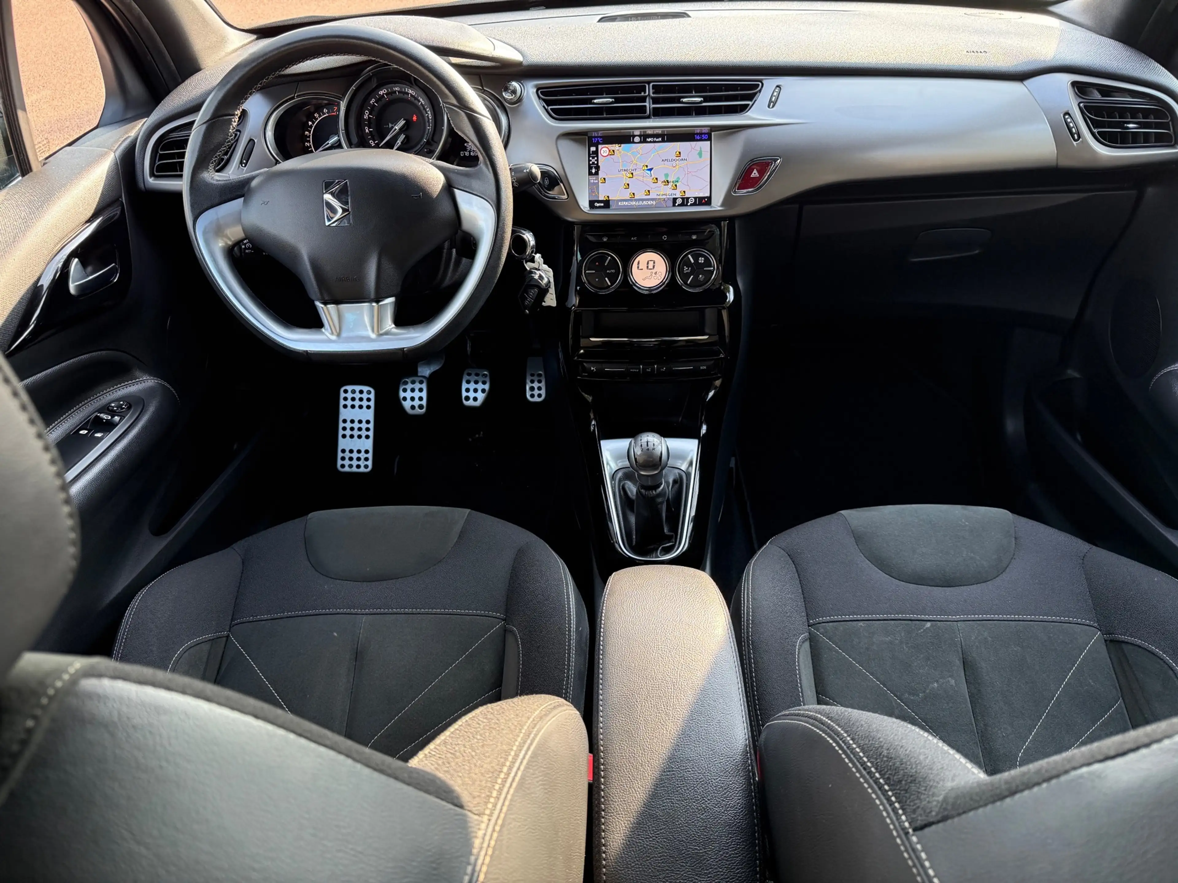 DS Automobiles DS 3 1.2 PureTech So Chic / Navi / Airco / xenon / NAP — photo 11