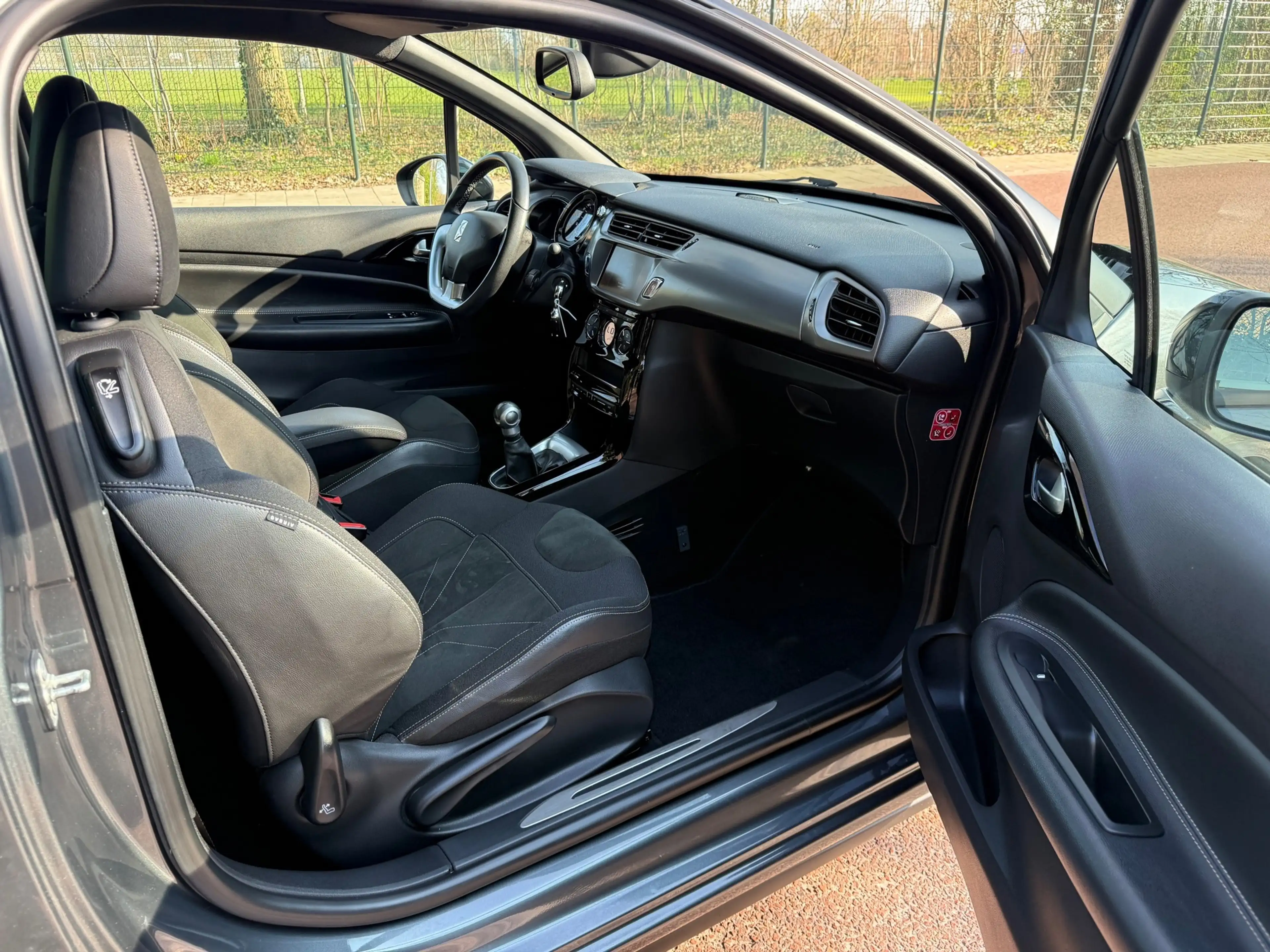 DS Automobiles DS 3 1.2 PureTech So Chic / Navi / Airco / xenon / NAP — photo 12