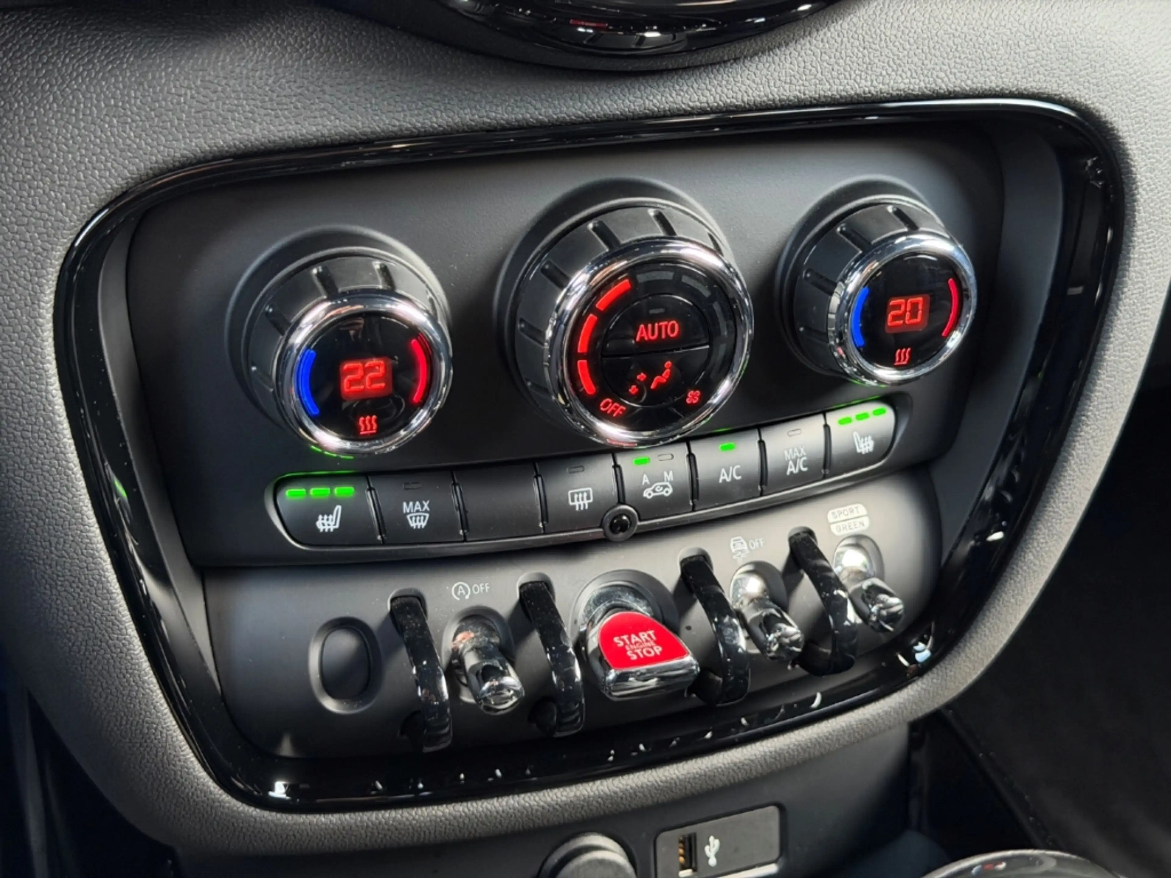 MINI Cooper Clubman Aut. KAMERA NAVI LED APPLE-CP SHZ — photo 13