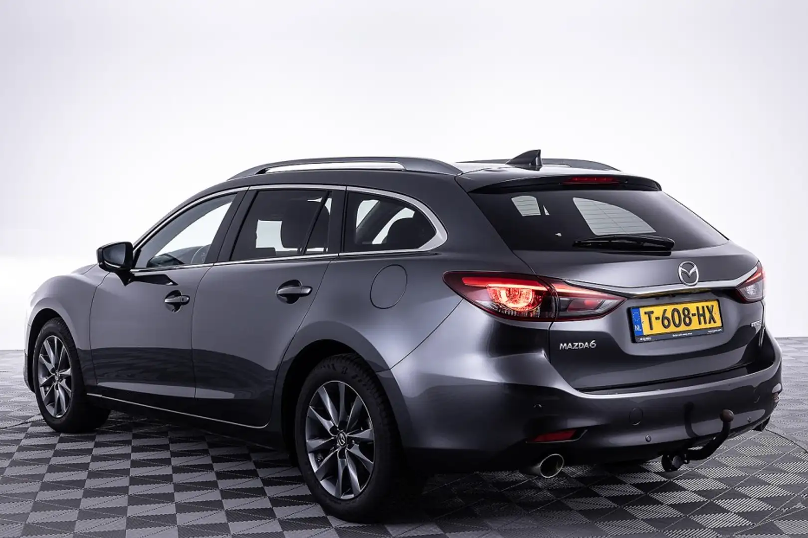 Mazda 6 Sportbreak 2.0 SkyActiv-G 165 Centre-Line Automaat Grijs - 2
