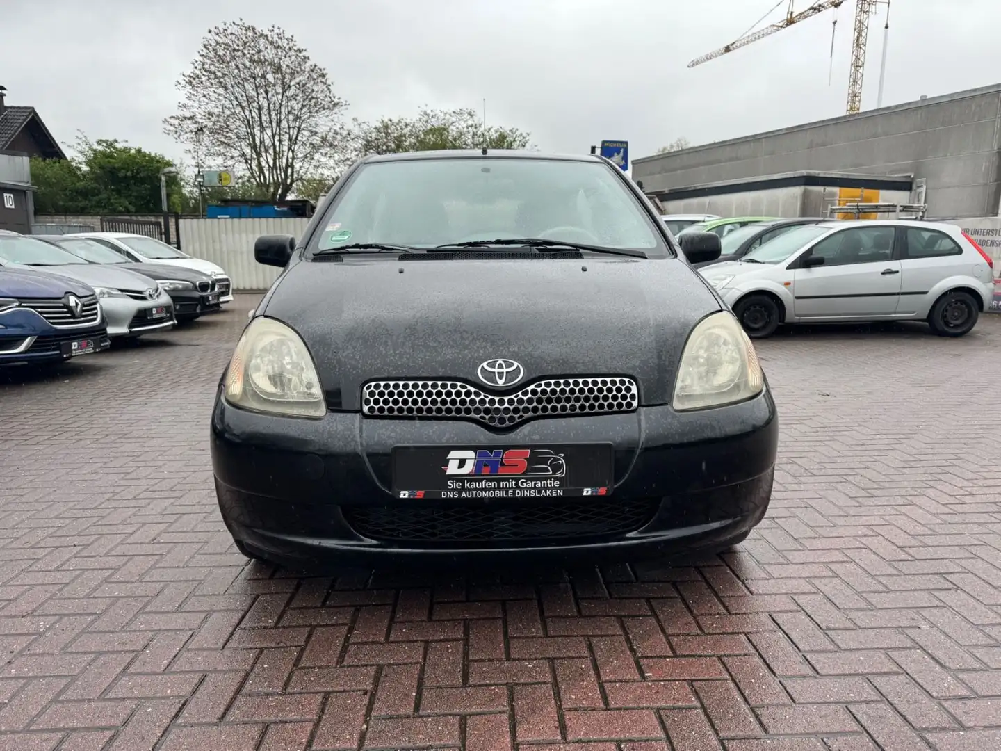 Toyota Yaris 1.0 linea terra*TÜV NEU*1.HAND*GARANTIE* Чорний - 2