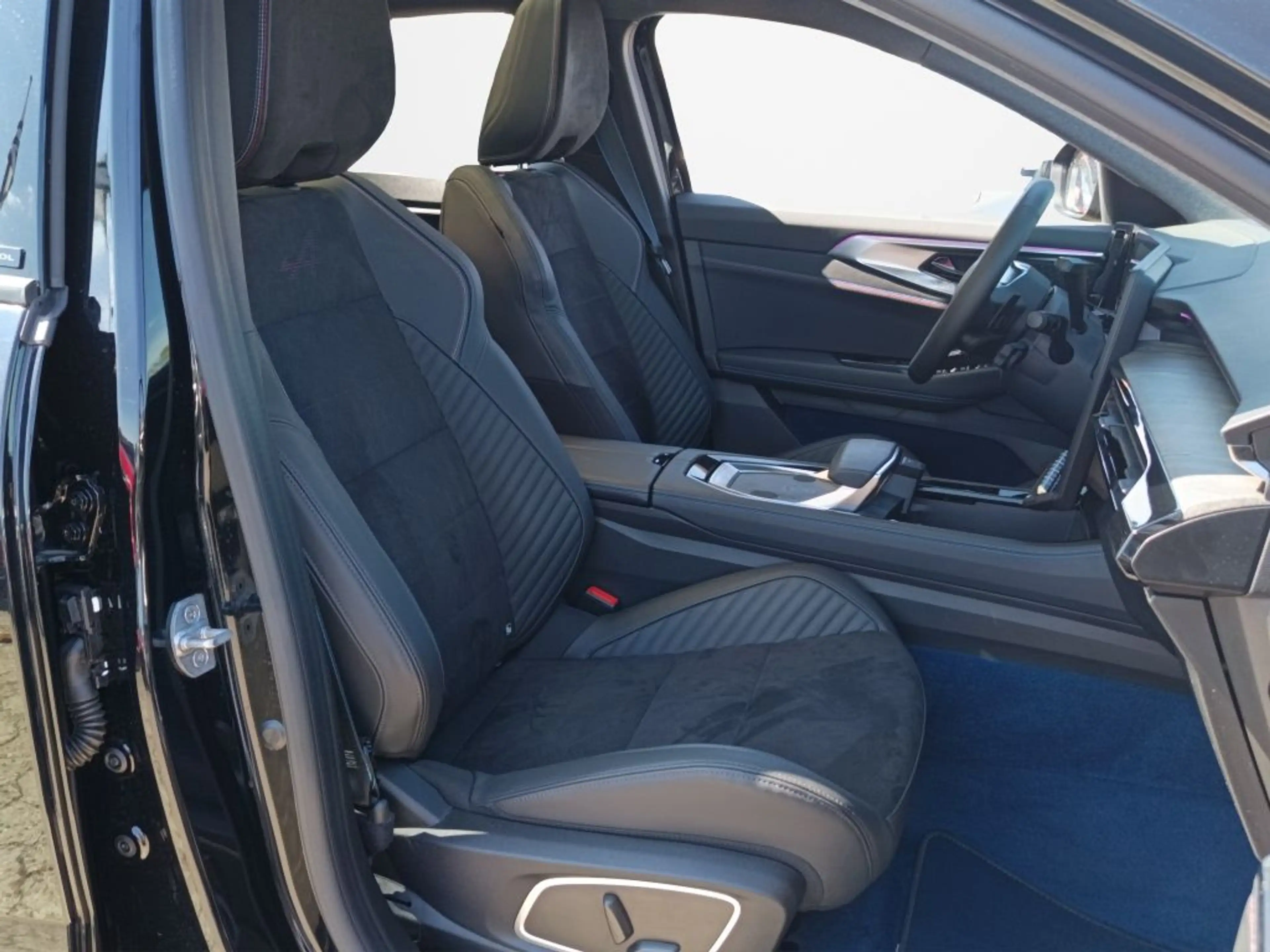 Renault Rafale E-Tech Plug-in Hybrid 300 4x4 Atelier Alpine — photo 12
