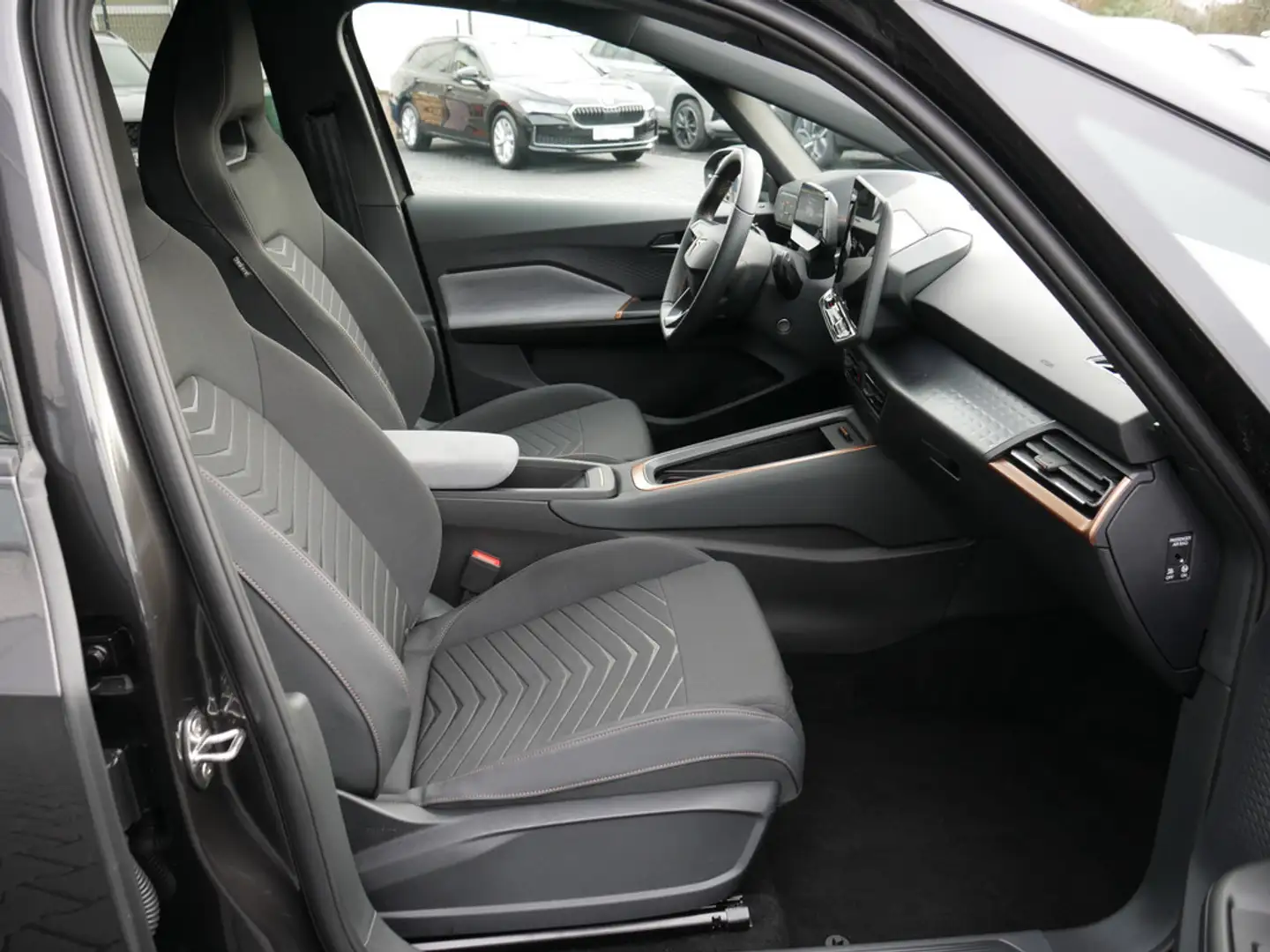 CUPRA Born 170 kW 82kWh PDC SHZ KAMERA NAVI ACC LED Grigio - 2