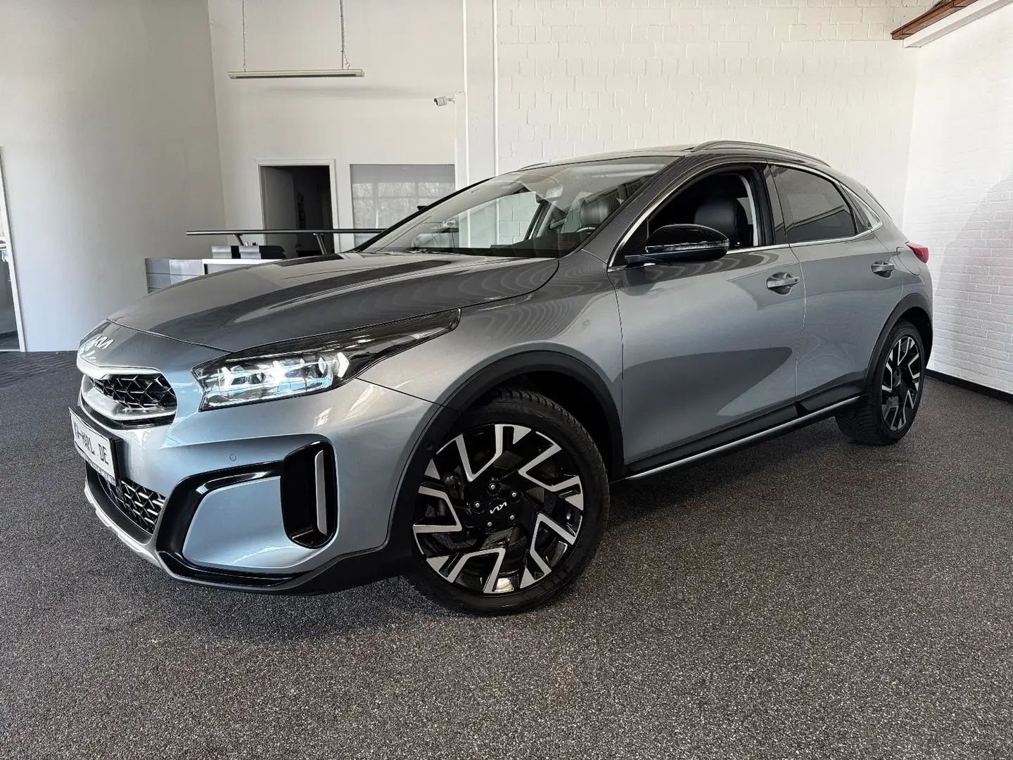 Kia XCeed Platinum Edition PANO NAVI+CAM LED LEDER Silber - 2