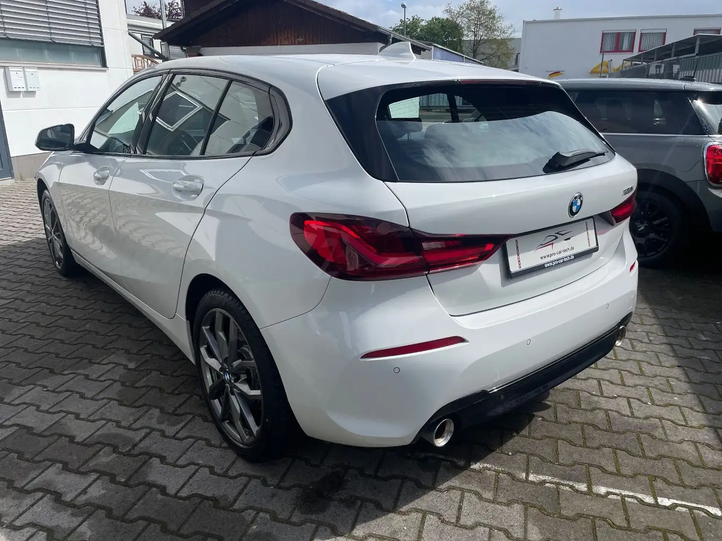 BMW 120 i Sport Line|Lenkradhzg.|Navi|LED|HiFi|Apple| White - 2