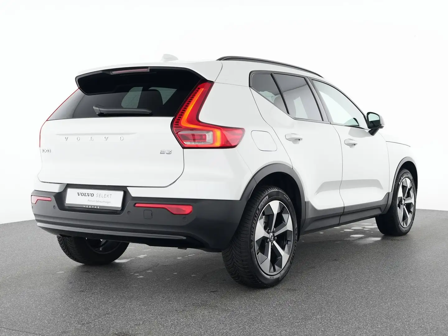 Volvo XC40 B3 Benzin Geartronic Plus Dark 19"+AHK+ACC Weiß - 2